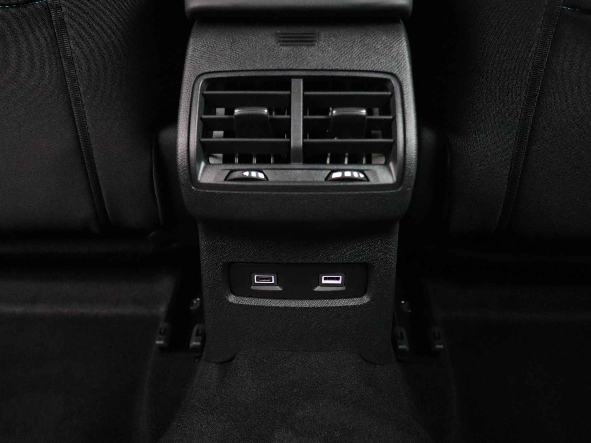 Citroën Ë-C4 You 50 kWh | Rijklaar | Apple Carplay | Comfort Seats | - 22/26