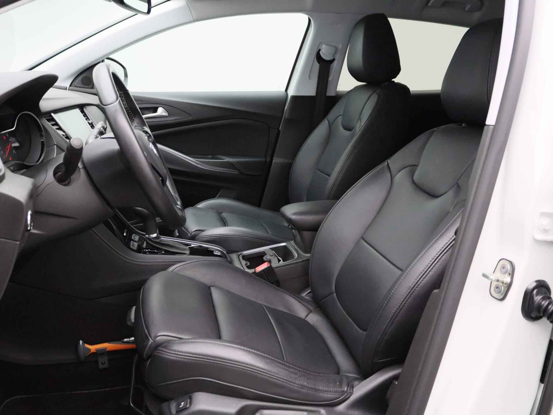 Opel Grandland X 1.2 Turbo Business Executive | Lederen Bekleding | Navigatie | Camera | LED Verlichting | - 12/37
