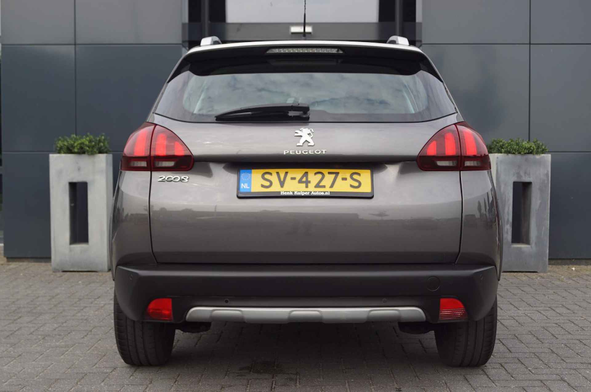 PEUGEOT 2008 1.2 PureTech Allure 110pk / Navi / PDC / DAB - 8/37