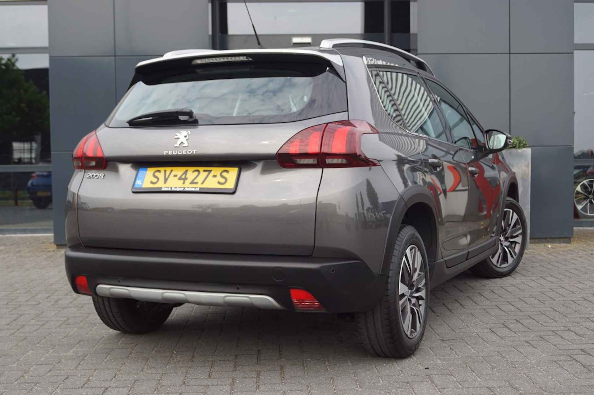 PEUGEOT 2008 1.2 PureTech Allure 110pk / Navi / PDC / DAB - 9/37