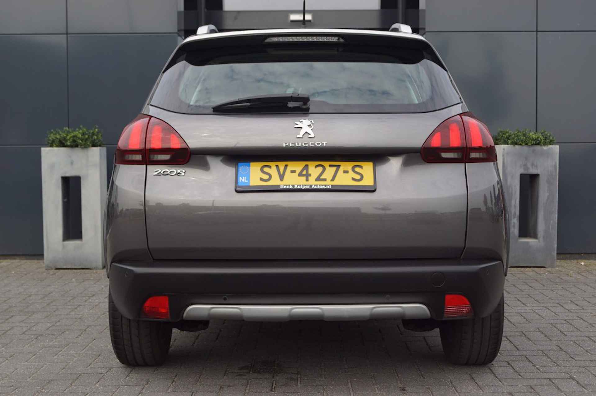 PEUGEOT 2008 1.2 PureTech Allure 110pk / Navi / PDC / DAB - 24/37