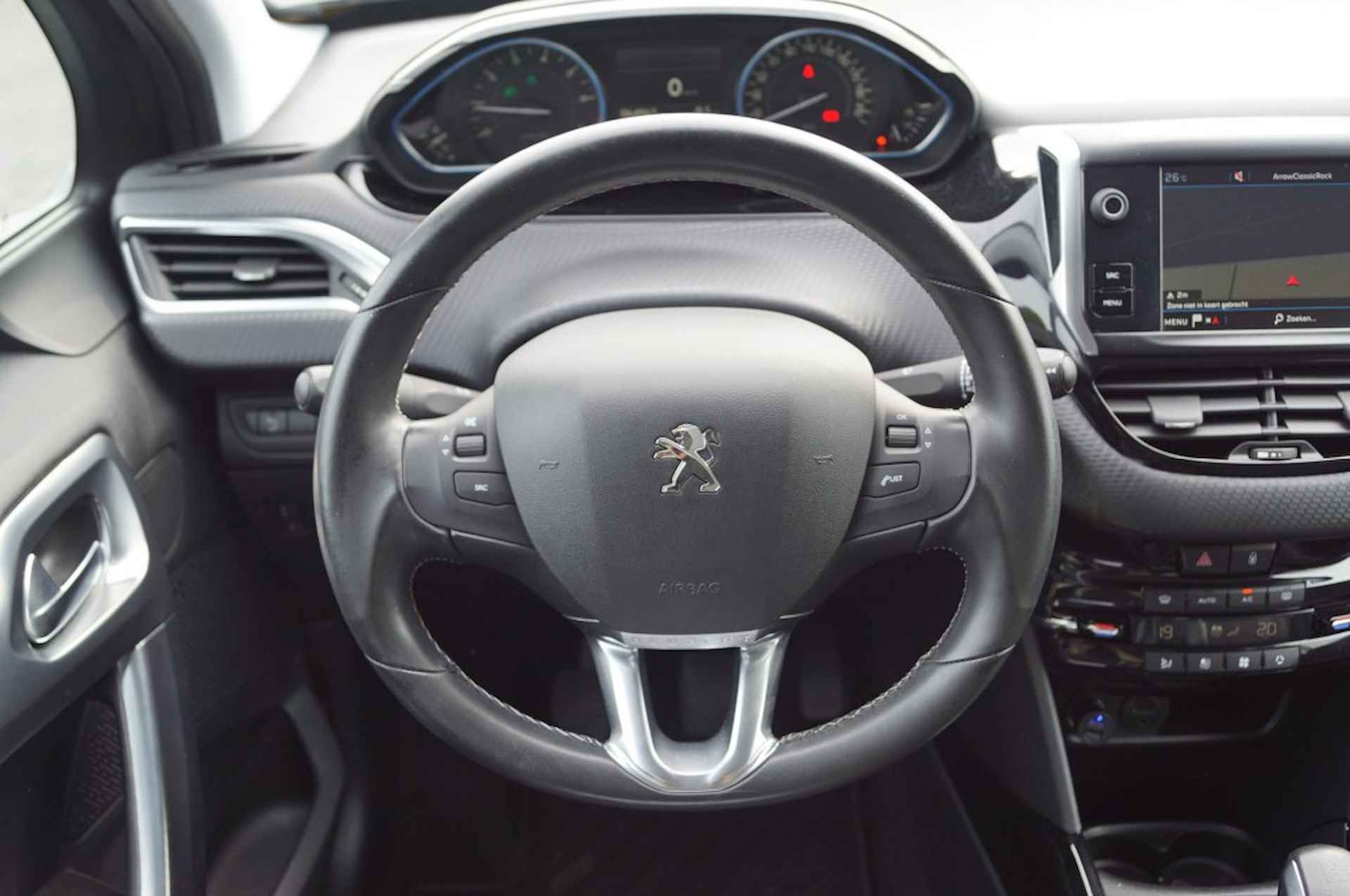 PEUGEOT 2008 1.2 PureTech Allure 110pk / Navi / PDC / DAB - 28/37