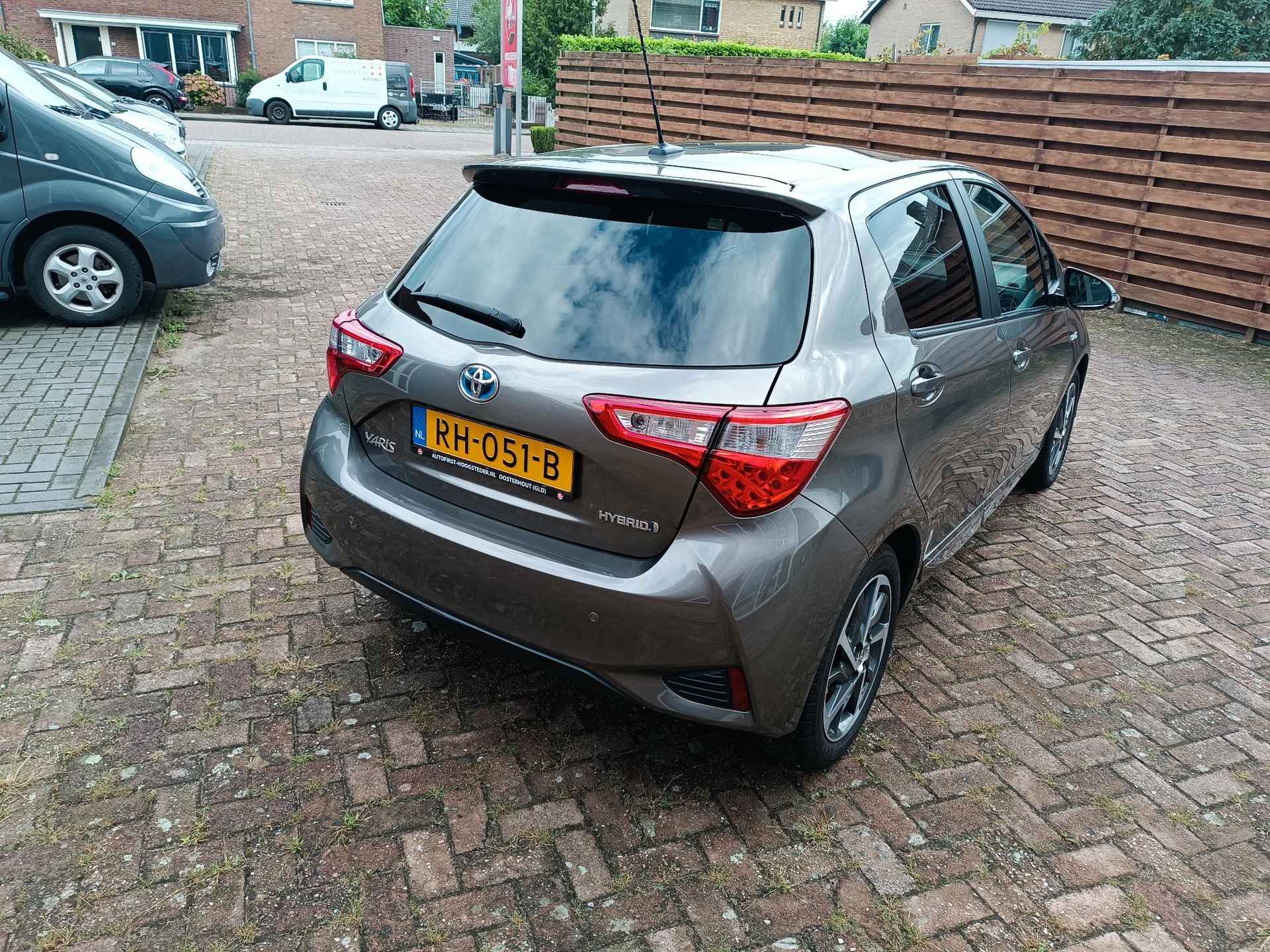 Toyota Yaris 1.5 Hybrid Premium - 2/27