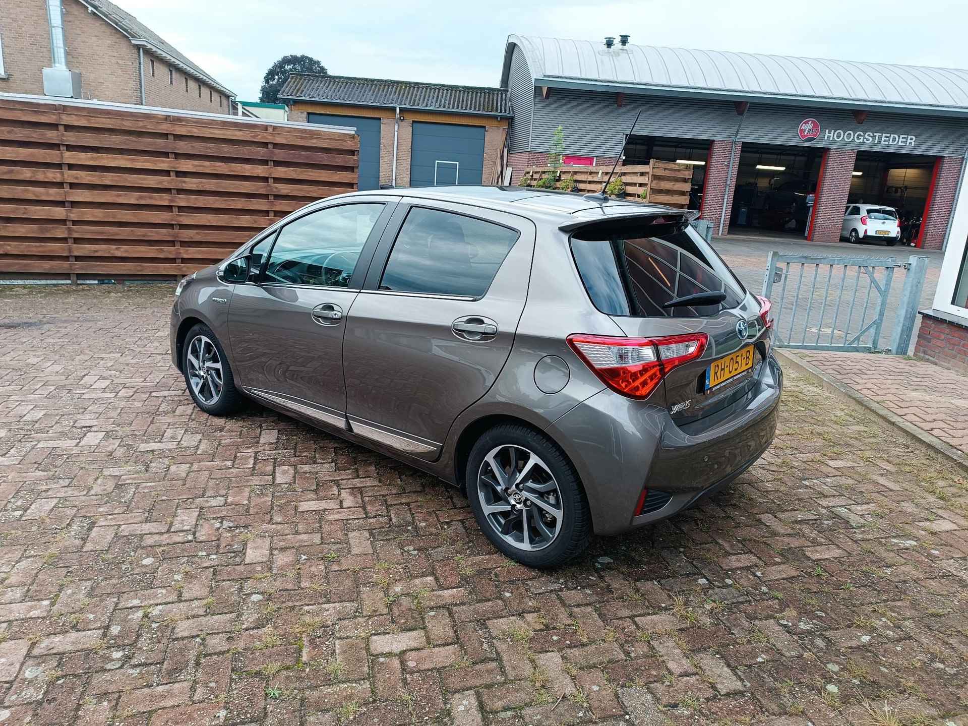 Toyota Yaris 1.5 Hybrid Premium - 24/27