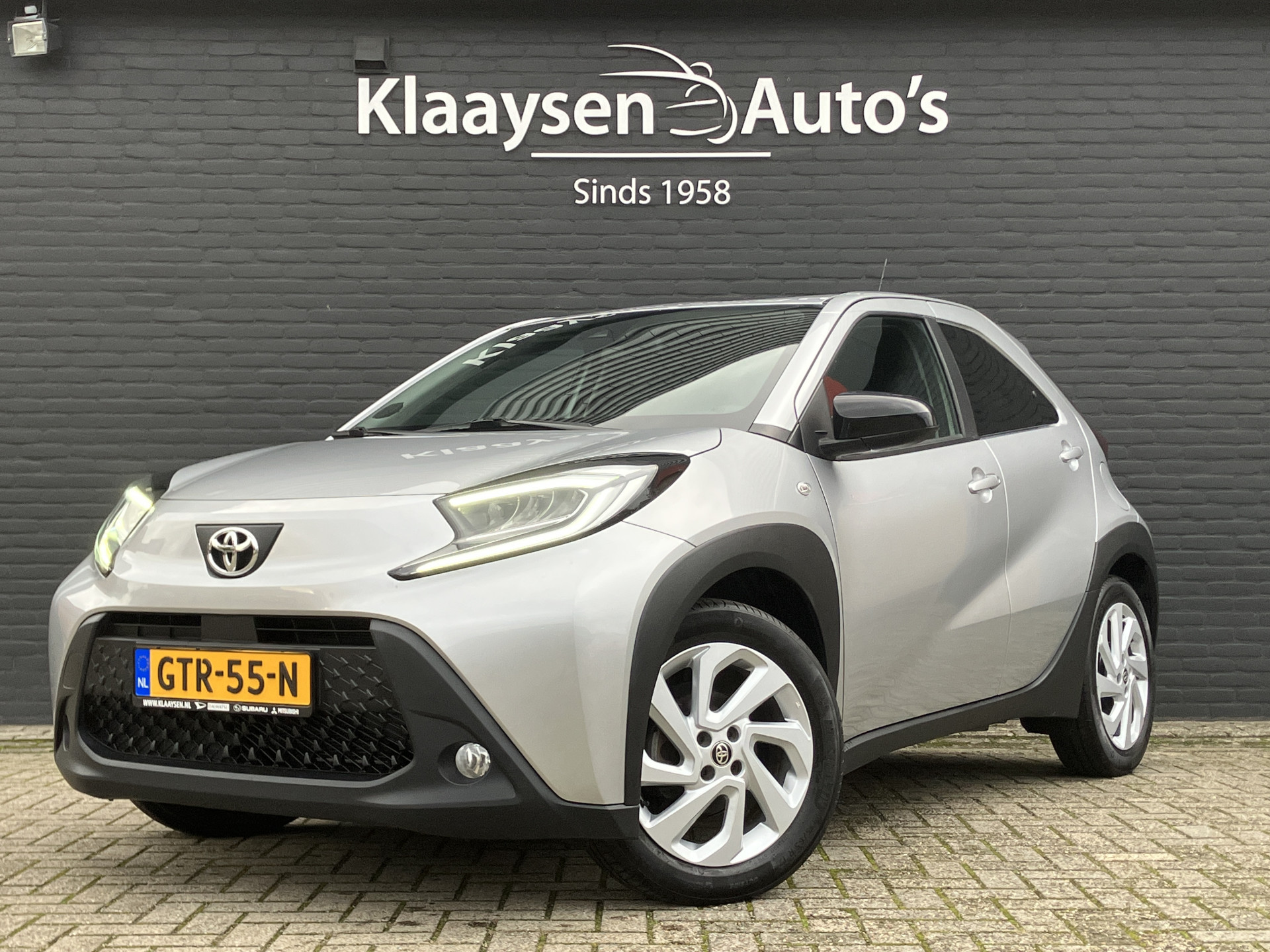 Toyota Aygo X 1.0 VVT-i MT First | apple carplay | camera | rij assistentie | adaptieve cruise | fab. garantie | 15.000 KM