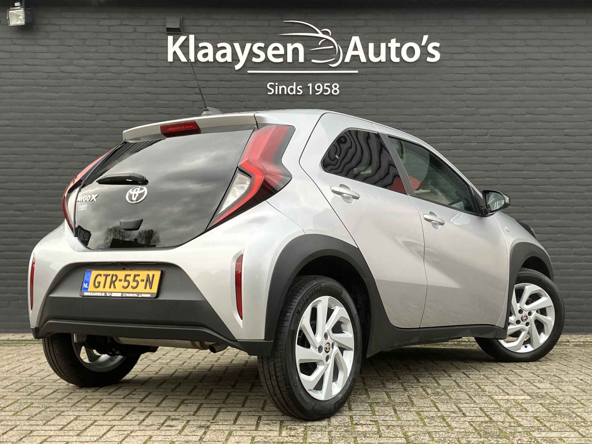 Toyota Aygo X 1.0 VVT-i MT First | apple carplay | camera | rij assistentie | adaptieve cruise | fab. garantie | 15.000 KM - 6/37