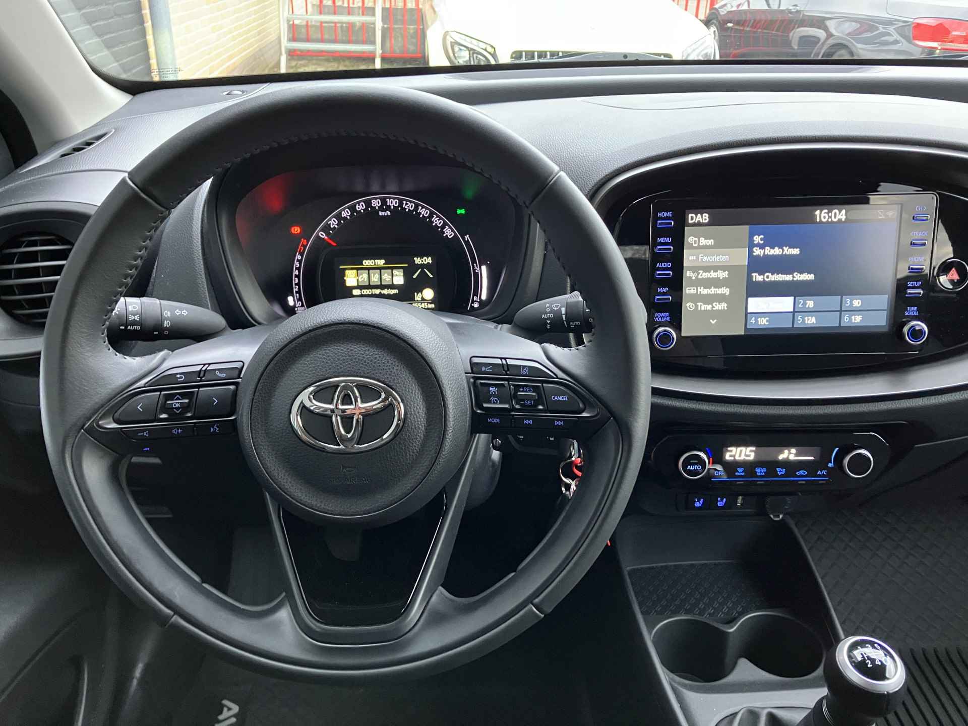 Toyota Aygo X 1.0 VVT-i MT First | apple carplay | camera | rij assistentie | adaptieve cruise | fab. garantie | 15.000 KM - 21/37