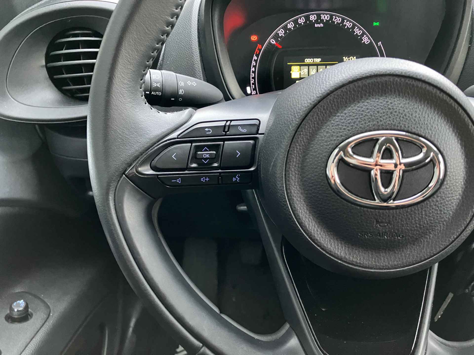 Toyota Aygo X 1.0 VVT-i MT First | apple carplay | camera | rij assistentie | adaptieve cruise | fab. garantie | 15.000 KM - 24/37