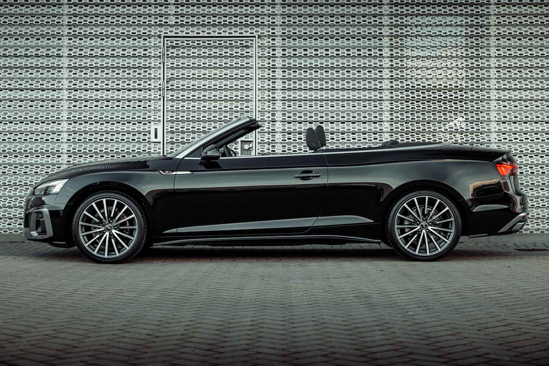 Audi A5 Cabriolet 35 TFSI 150pk s-tronic S edition | Hoofdruimteverwarming | Stoelverwarming | Leder-Dinamica | Matrix Laser | Windschot | 19" LM velgen - 5/30