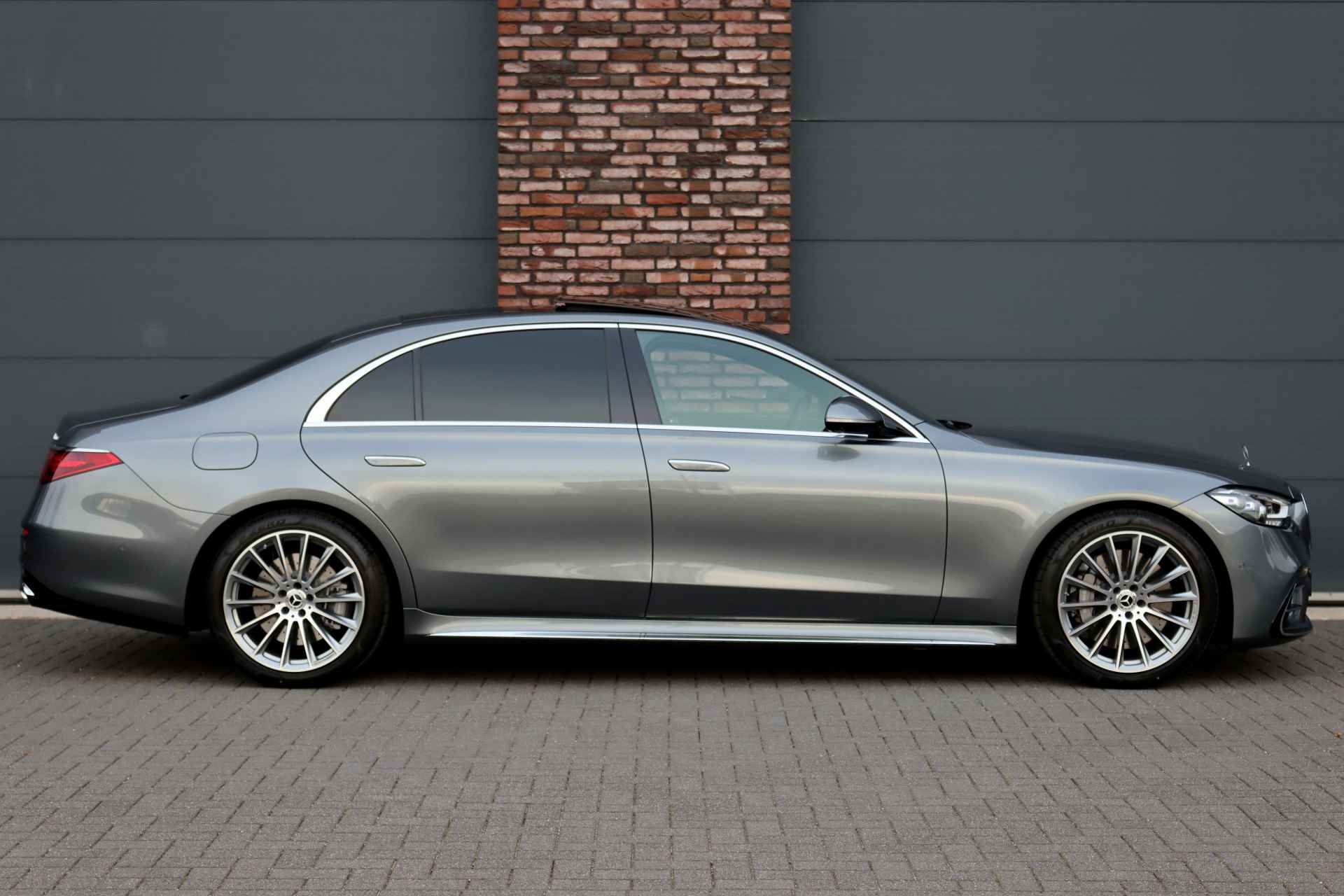 Mercedes-Benz S-Klasse 580 e 4MATIC Lang AMG Line Aut9, Plug-in Hybride, Luchtvering, Panoramadak, Distronic+, Burmester, Head-up Display, Surround Camera, Augmented Reality, Stoelverwarming/-ventilatie V+A, Leder, Memory, Etc, - 12/62