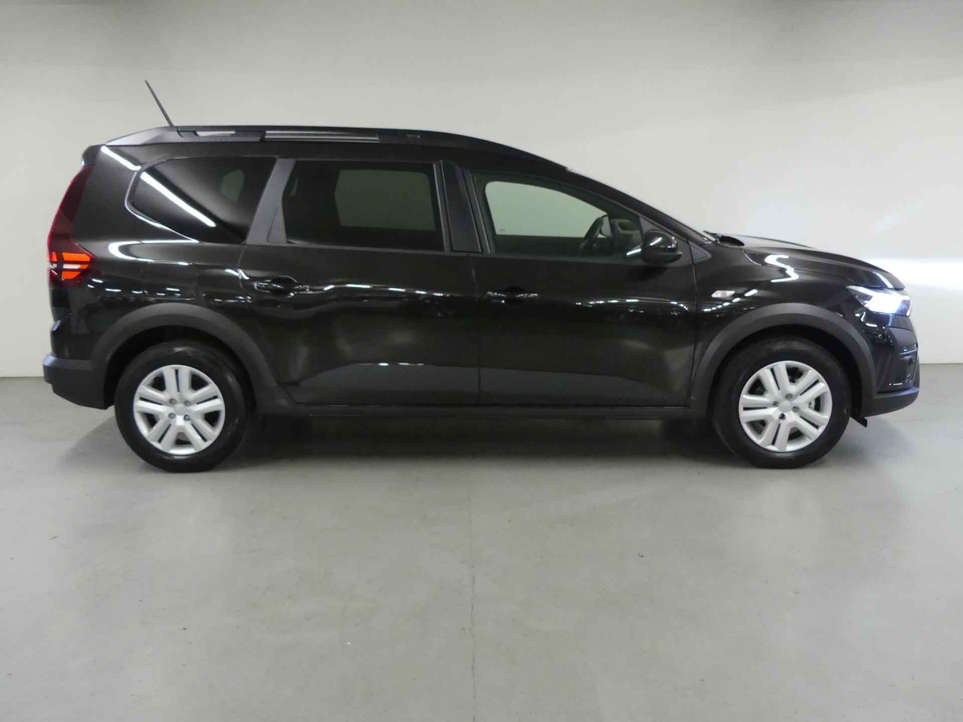 Dacia Jogger 1.6 Hybrid 140 Expression 7p. | Automaat | MediaNav Multimedia & Navigatie | Parkeersensoren | Cruise Control | 7-Persoons - 25/26