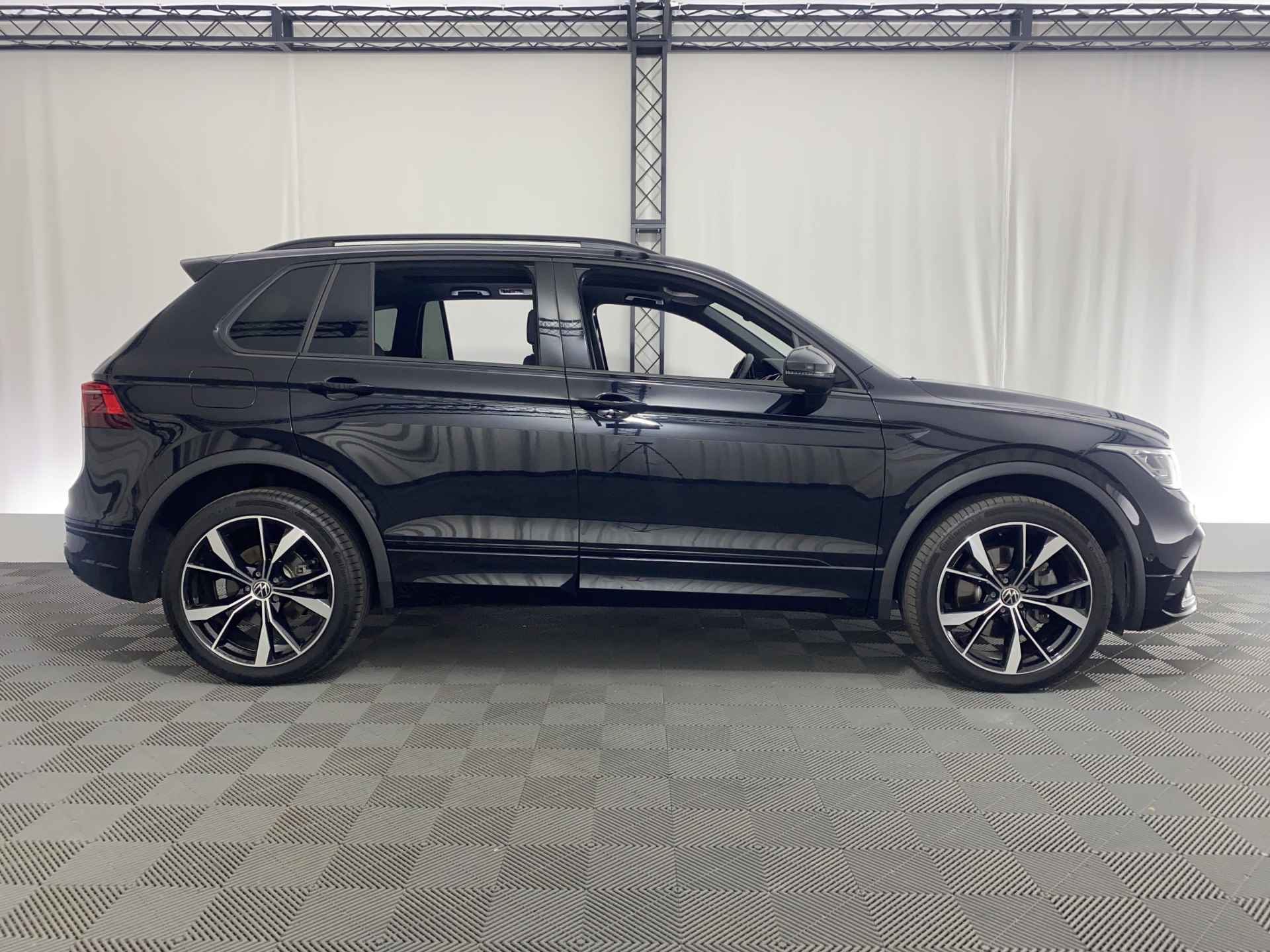 Volkswagen Tiguan 1.4 TSI eHybrid R-Line Business Automaat Pano-Dak | Trekhaak | Apple Carplay | Head-Up | Max 245 Pk | - 5/46