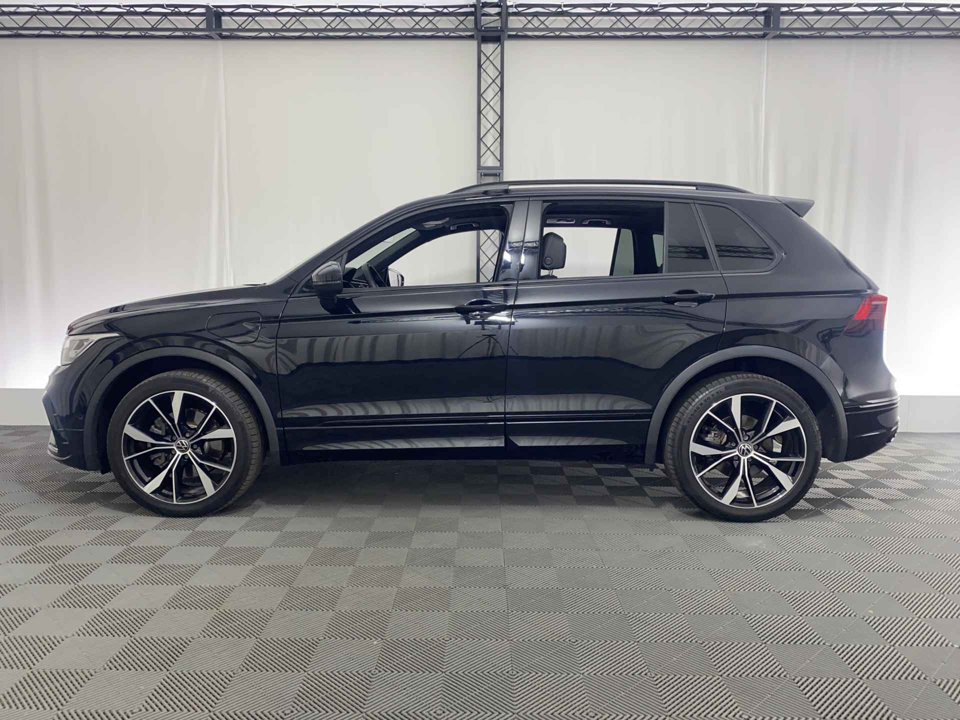 Volkswagen Tiguan 1.4 TSI eHybrid R-Line Business Automaat Pano-Dak | Trekhaak | Apple Carplay | Head-Up | Max 245 Pk | - 9/46