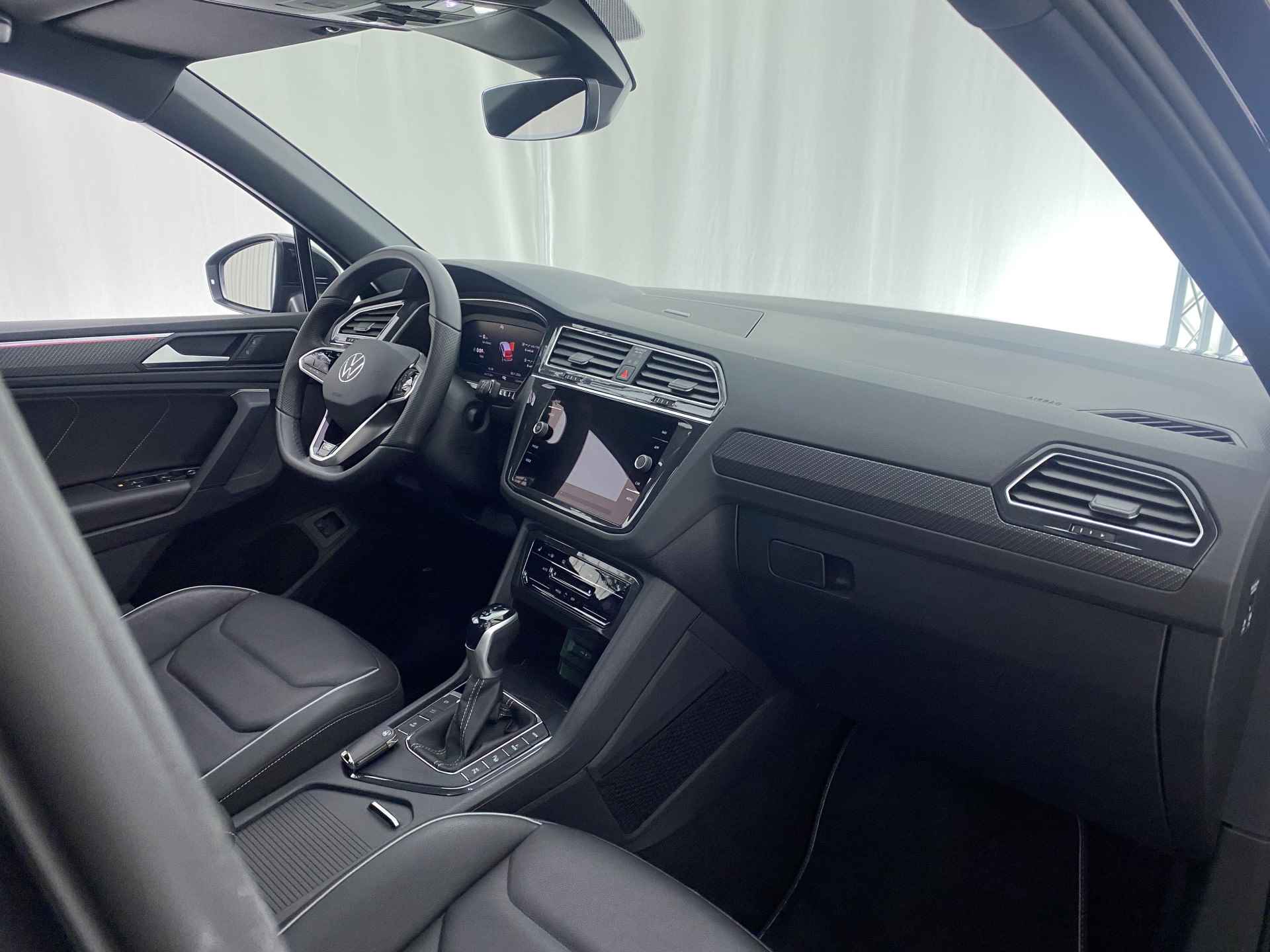 Volkswagen Tiguan 1.4 TSI eHybrid R-Line Business Automaat Pano-Dak | Trekhaak | Apple Carplay | Head-Up | Max 245 Pk | - 16/46