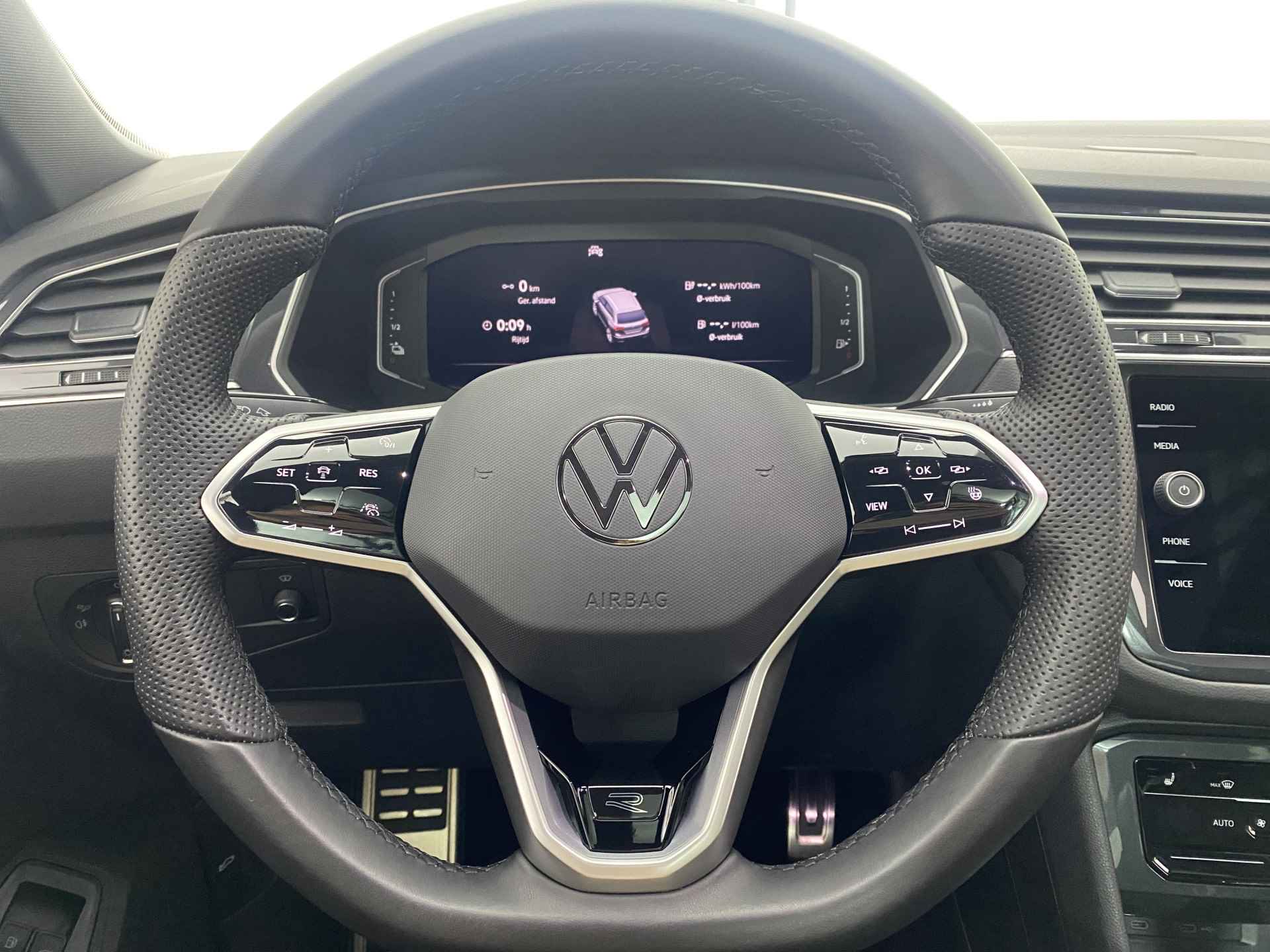 Volkswagen Tiguan 1.4 TSI eHybrid R-Line Business Automaat Pano-Dak | Trekhaak | Apple Carplay | Head-Up | Max 245 Pk | - 18/46