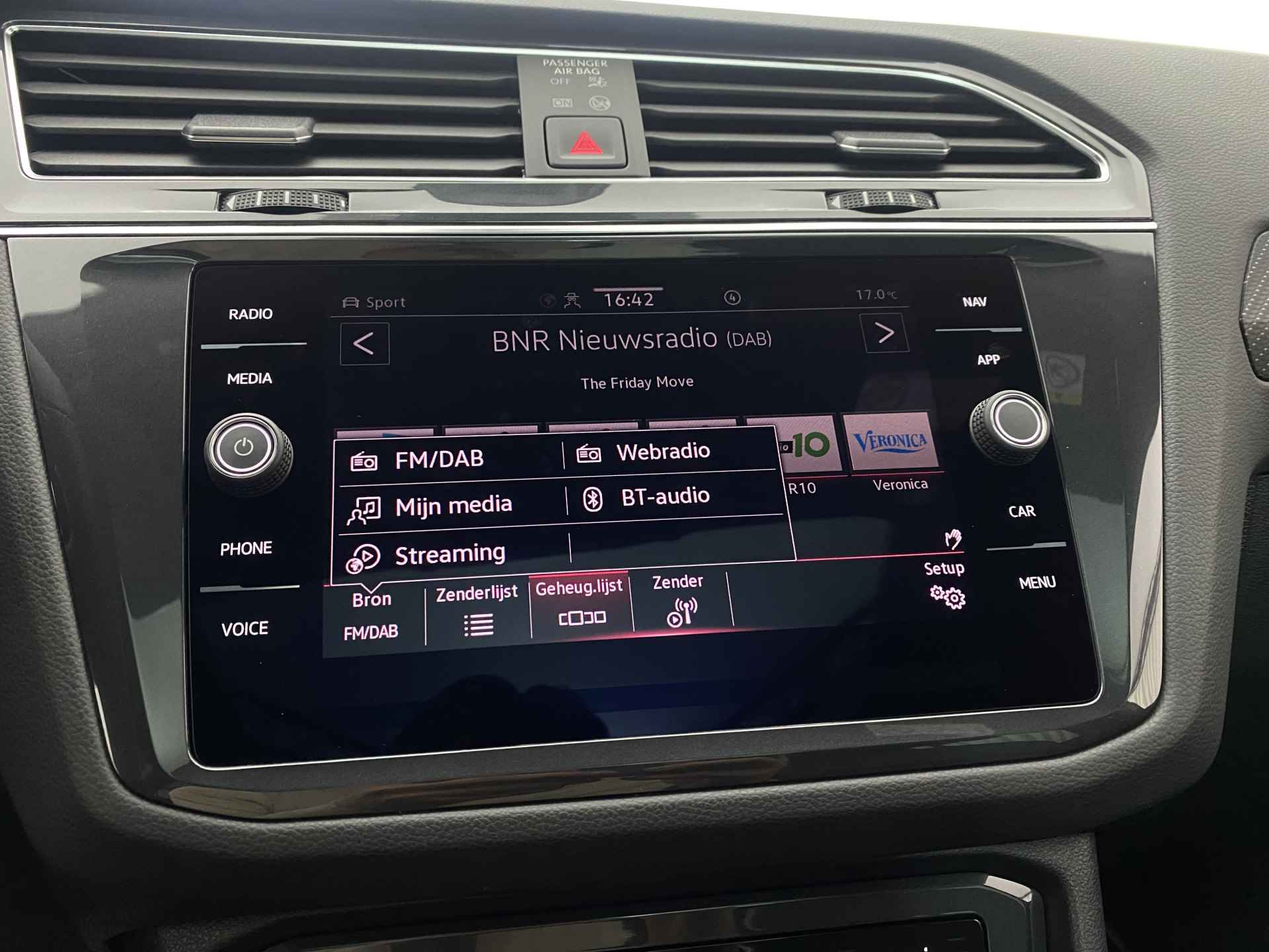 Volkswagen Tiguan 1.4 TSI eHybrid R-Line Business Automaat Pano-Dak | Trekhaak | Apple Carplay | Head-Up | Max 245 Pk | - 28/46