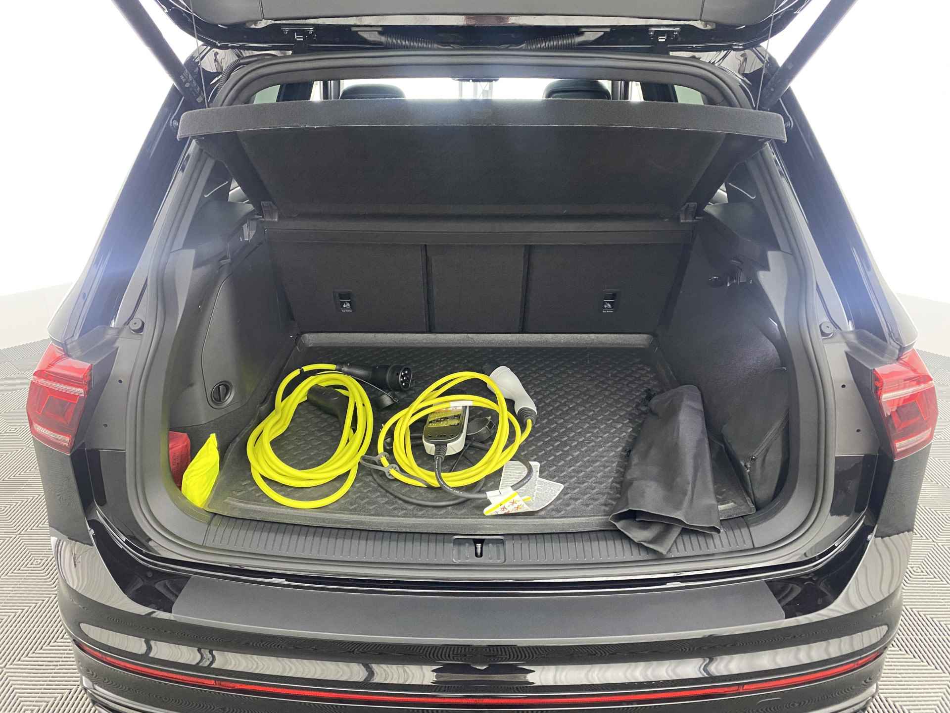 Volkswagen Tiguan 1.4 TSI eHybrid R-Line Business Automaat Pano-Dak | Trekhaak | Apple Carplay | Head-Up | Max 245 Pk | - 41/46