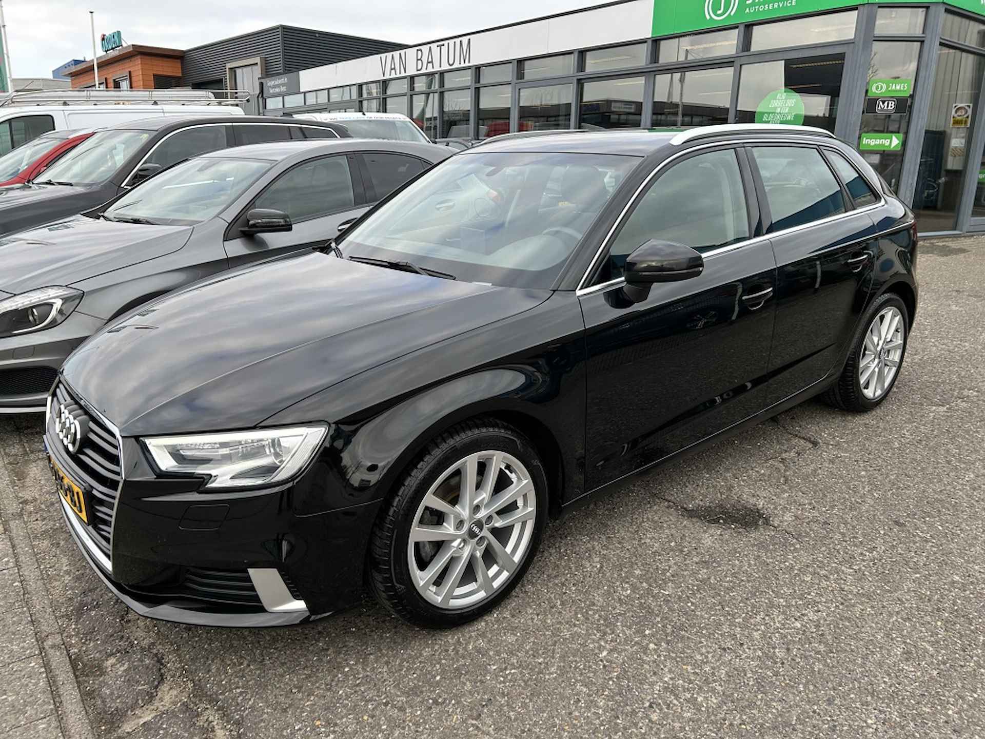 Audi A3 Sportback 30 TFSI Advance Sport - 2/27