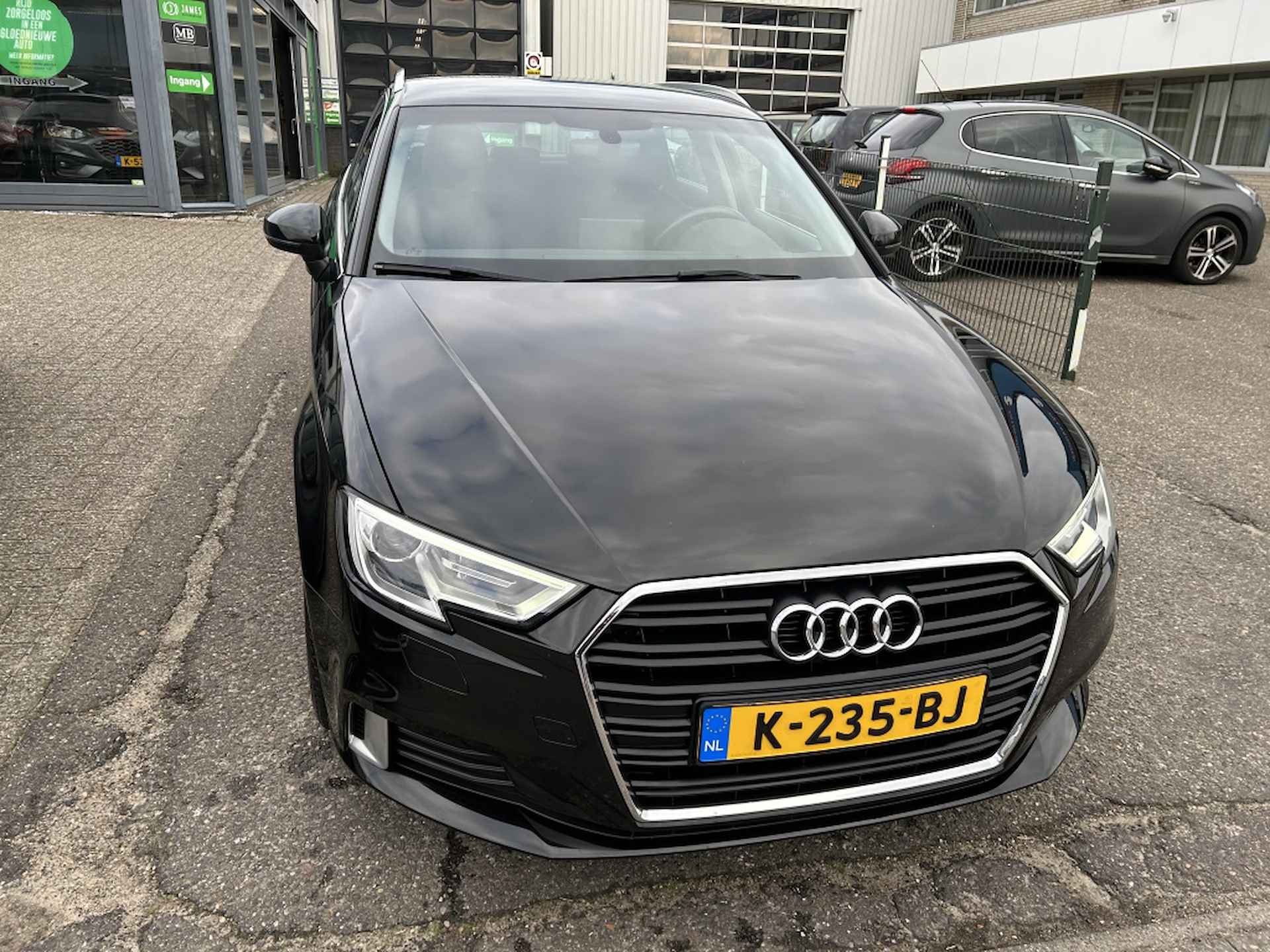 Audi A3 Sportback 30 TFSI Advance Sport - 9/27