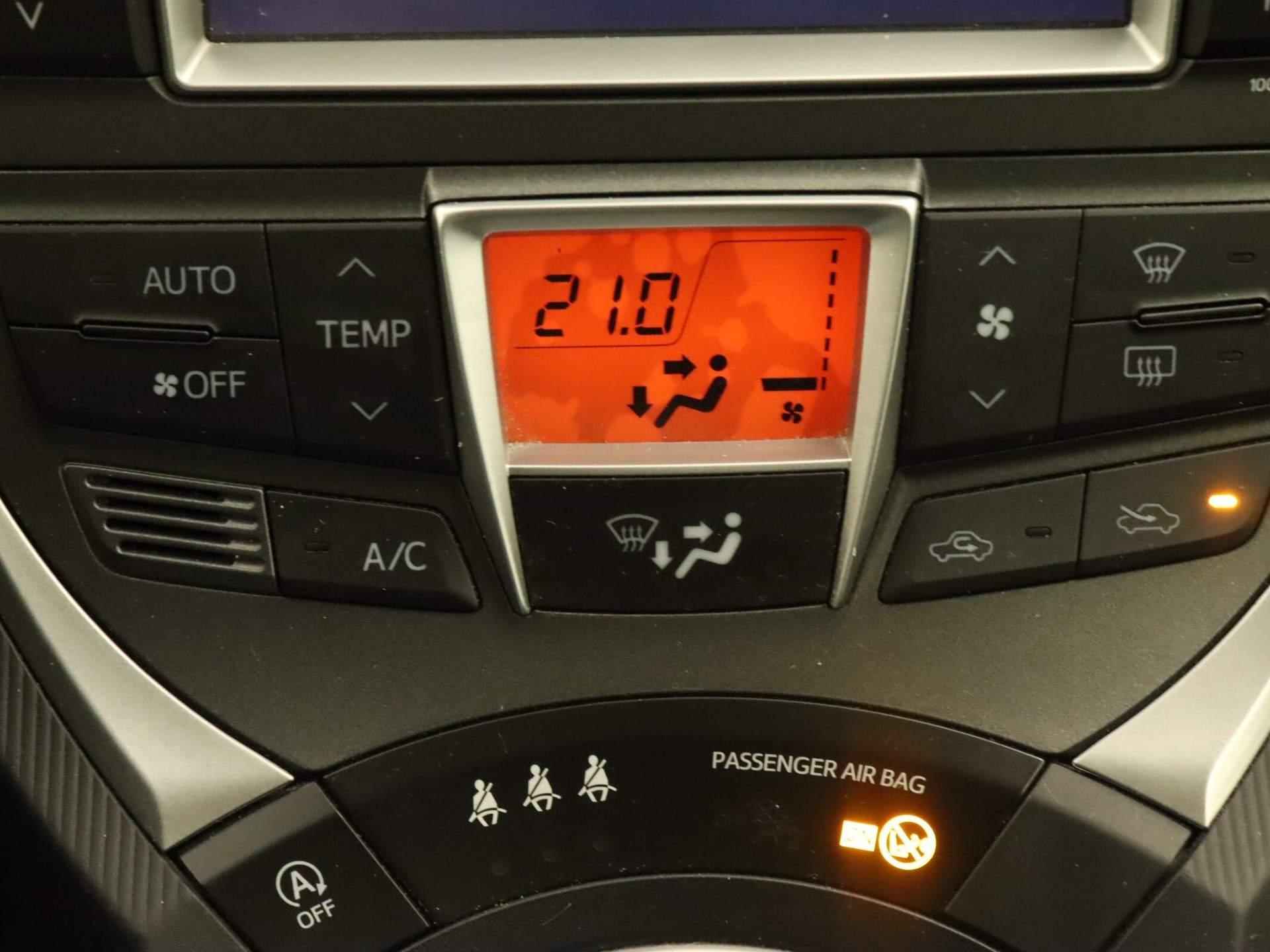 Toyota Verso-S 1.3 VVT-i Aspiration - ORIGINEEL NEDERLANDSE AUTO - LAGE KILOMETERSTAND - 2E EIGENAAR - POPULAIR MODEL - CLIMATE CONTROLE - NAVIGATIESYSTEEM - BLUETOOTH - STUURWIEL MULTIFUNCTIONEEL - 24/31