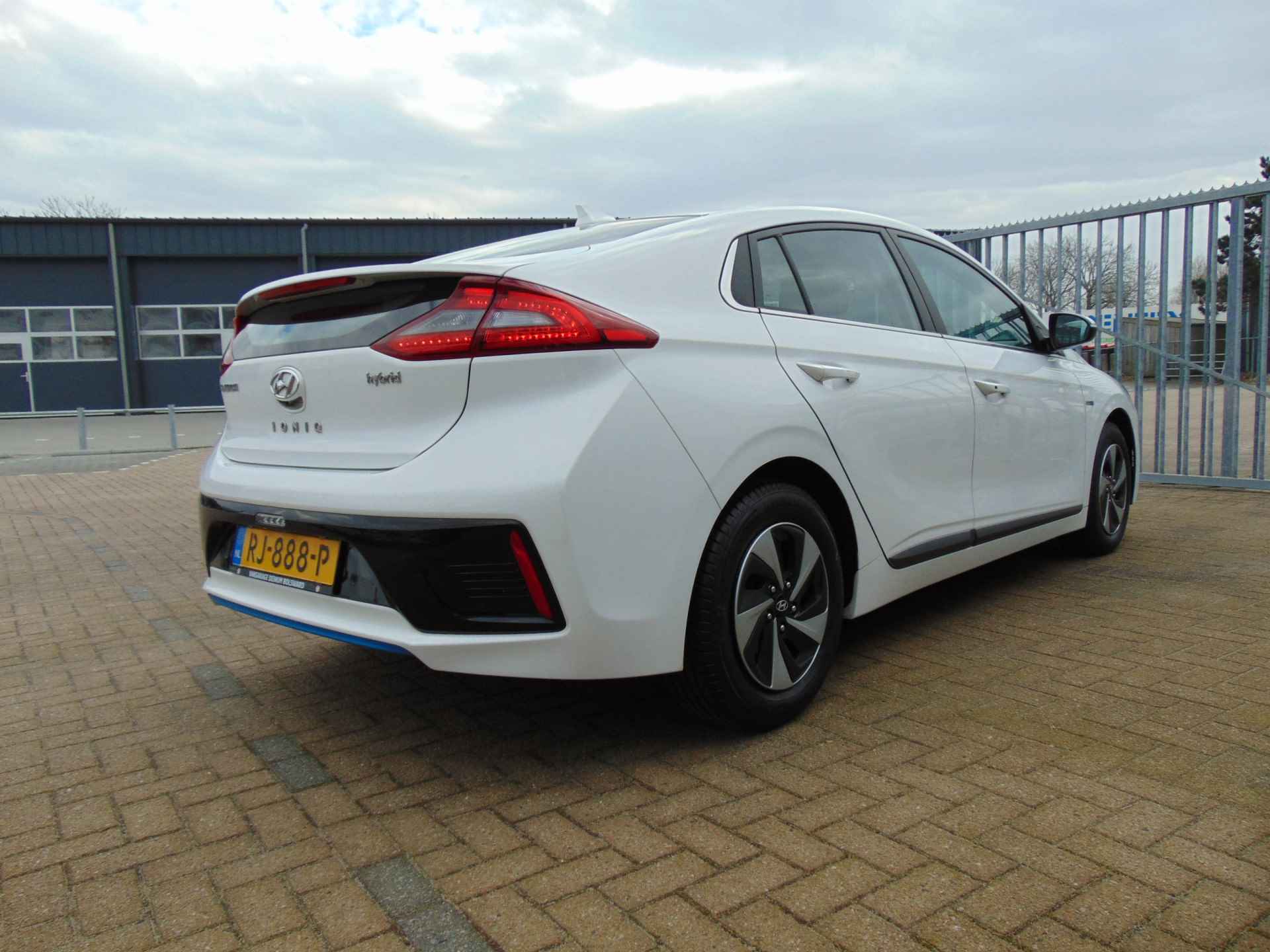 Hyundai IONIQ 1.6 GDi Comfort Navigatie, Climate contr, LED, Camera, etc.. - 8/25