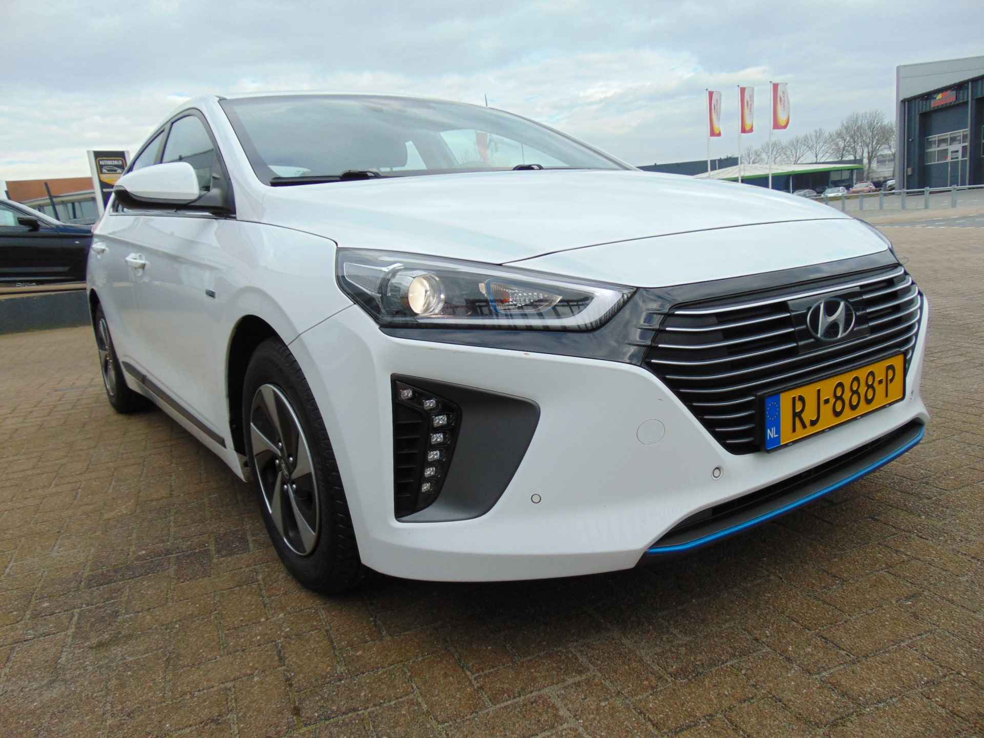 Hyundai IONIQ 1.6 GDi Comfort Navigatie, Climate contr, LED, Camera, etc.. - 9/25