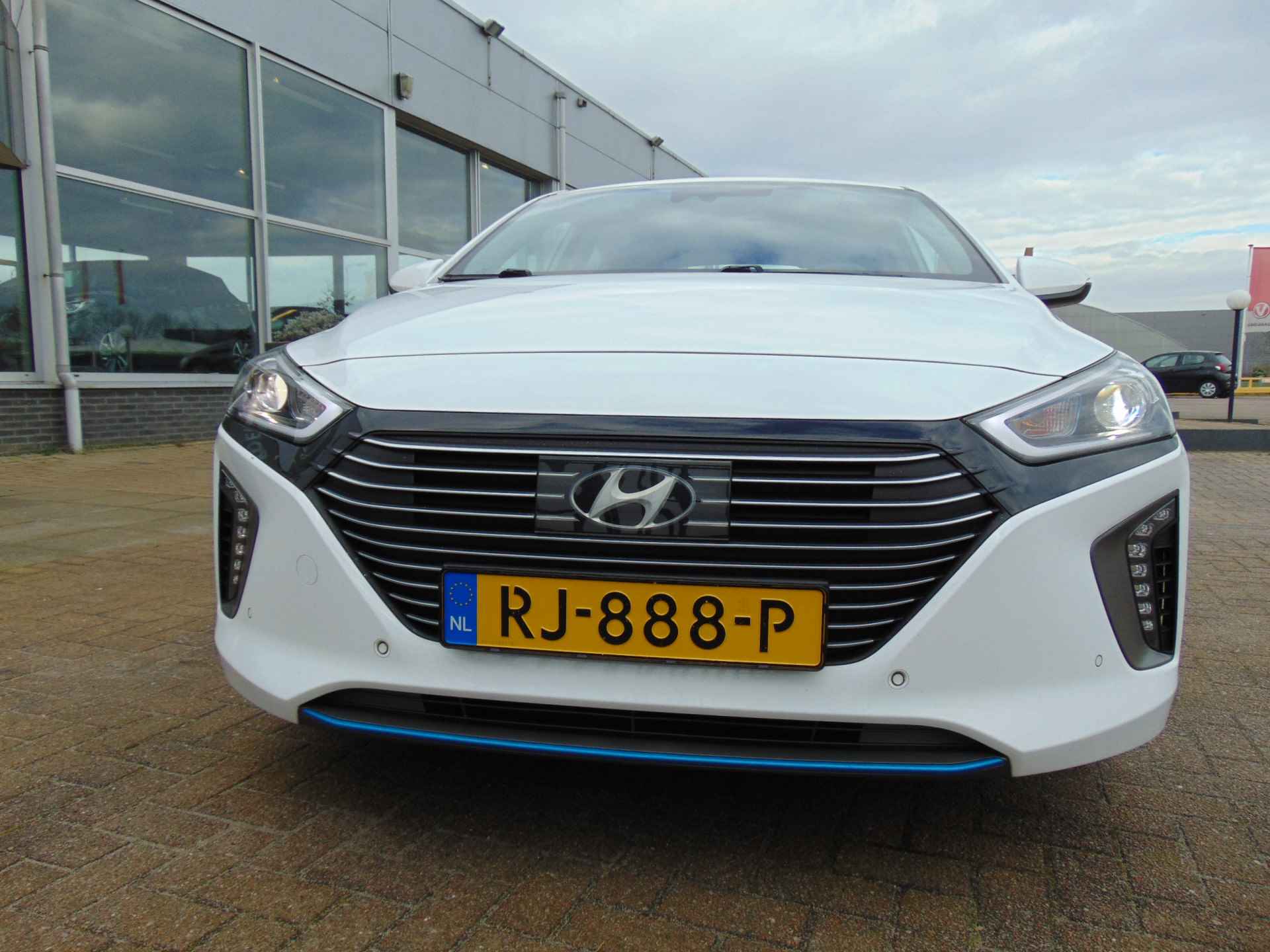 Hyundai IONIQ 1.6 GDi Comfort Navigatie, Climate contr, LED, Camera, etc.. - 10/25