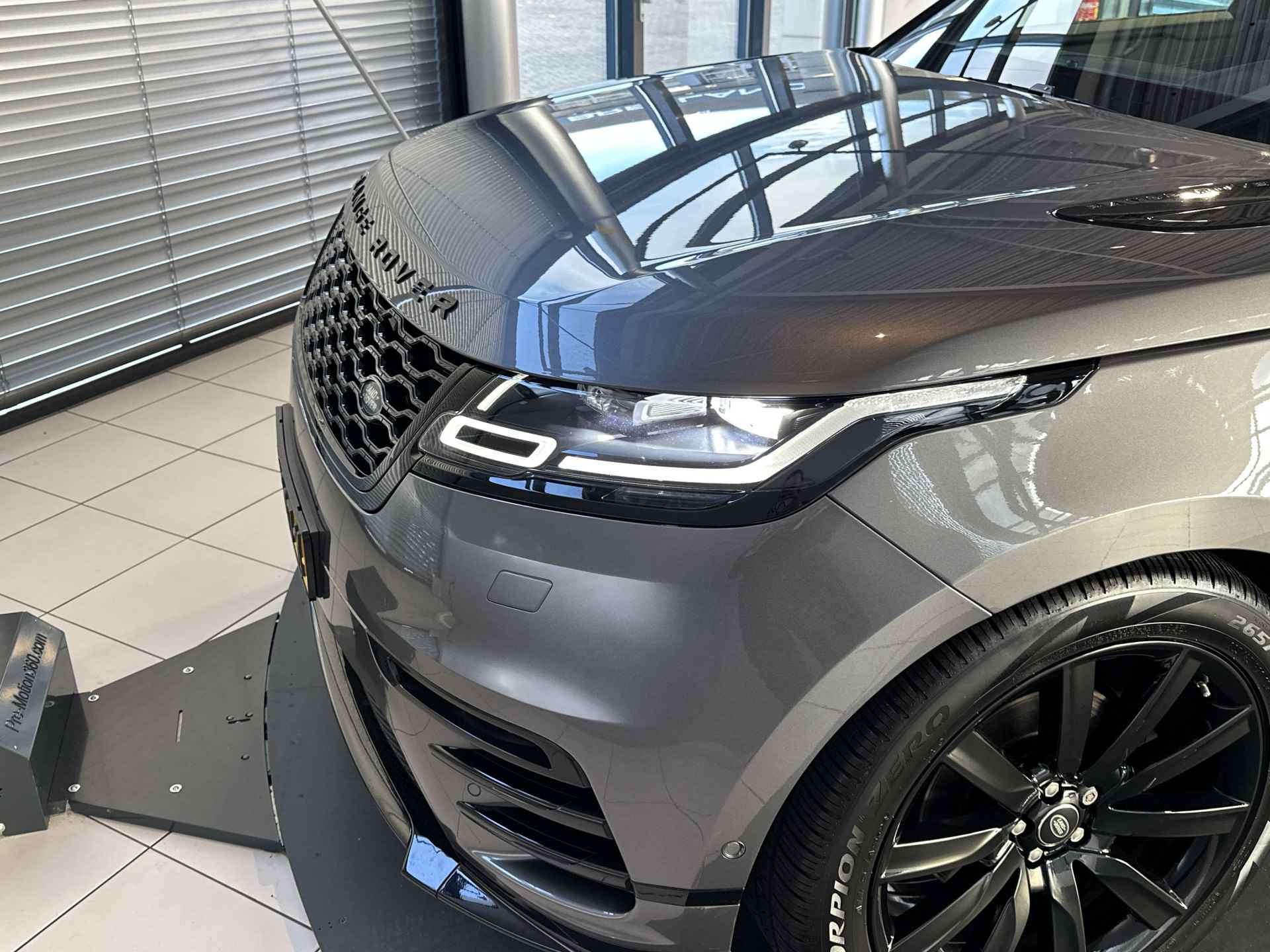 Land Rover Range Rover Velar D240 R-Dynamic SE | Luchtvering | Massage | Panoramadak - 24/26