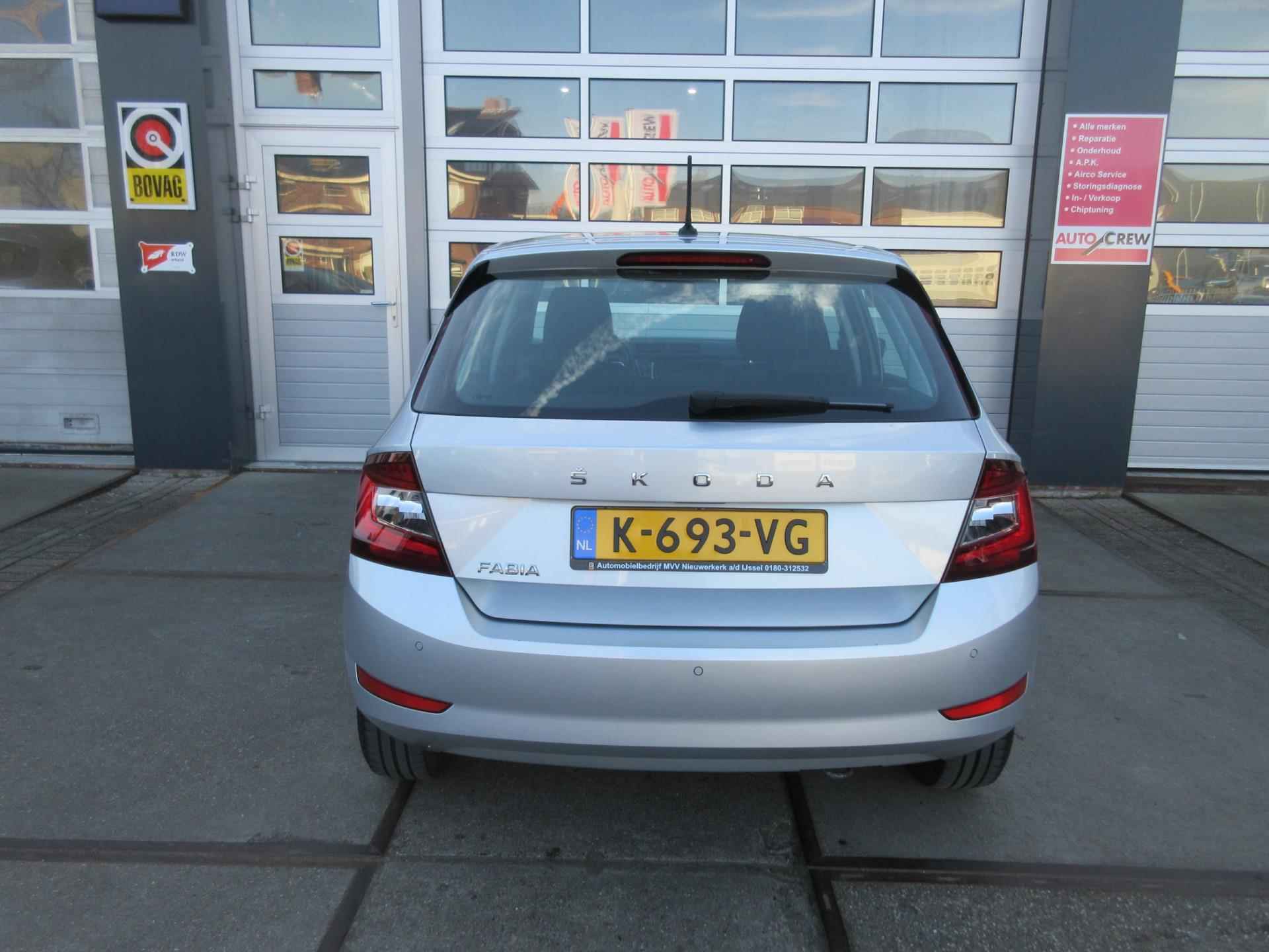 Skoda Fabia 1.0 TSI Ambition / Airco / PDC / Navi / Carplay - 8/29