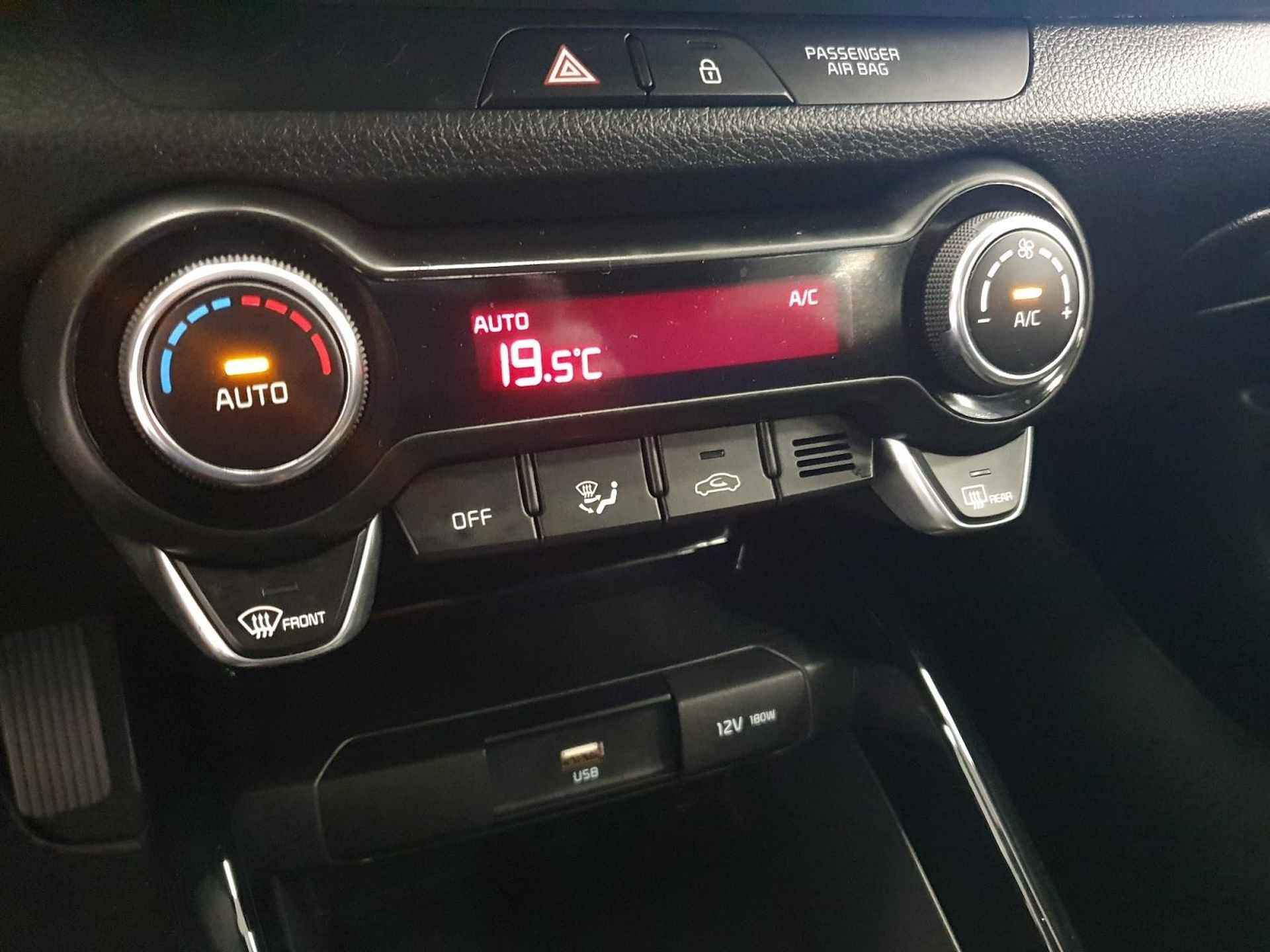 Kia Stonic 1.0 T-GDi MHEV DynamicPlusLine | Navigatie | Camera | Keyless met startknop | Climate control | Apple Carplay / android Auto | Getinte ramen achter | - 30/38