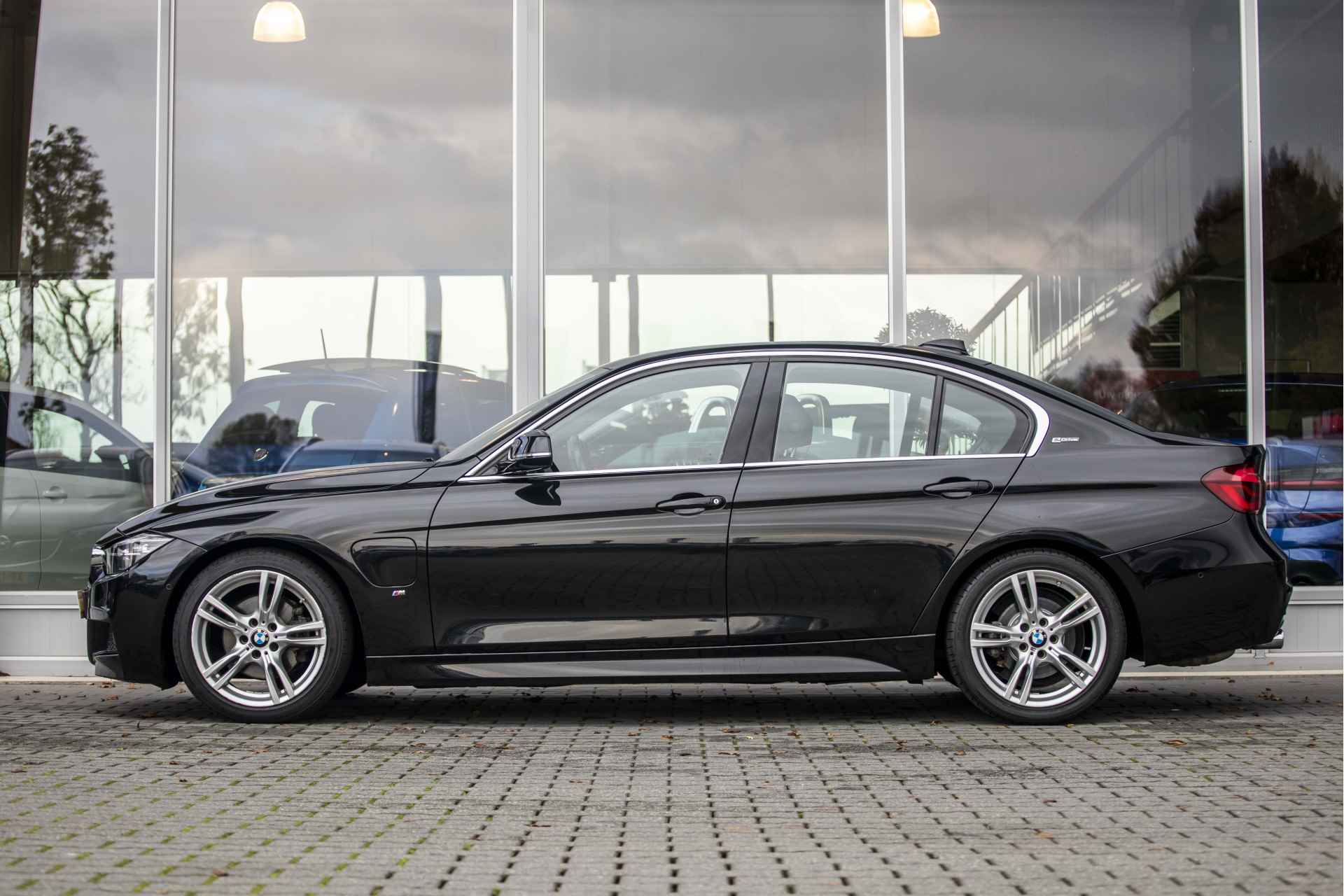 BMW 3-serie 330e Edition M Sport Shadow Executive | NL Auto | Volleder | Camera - 5/37