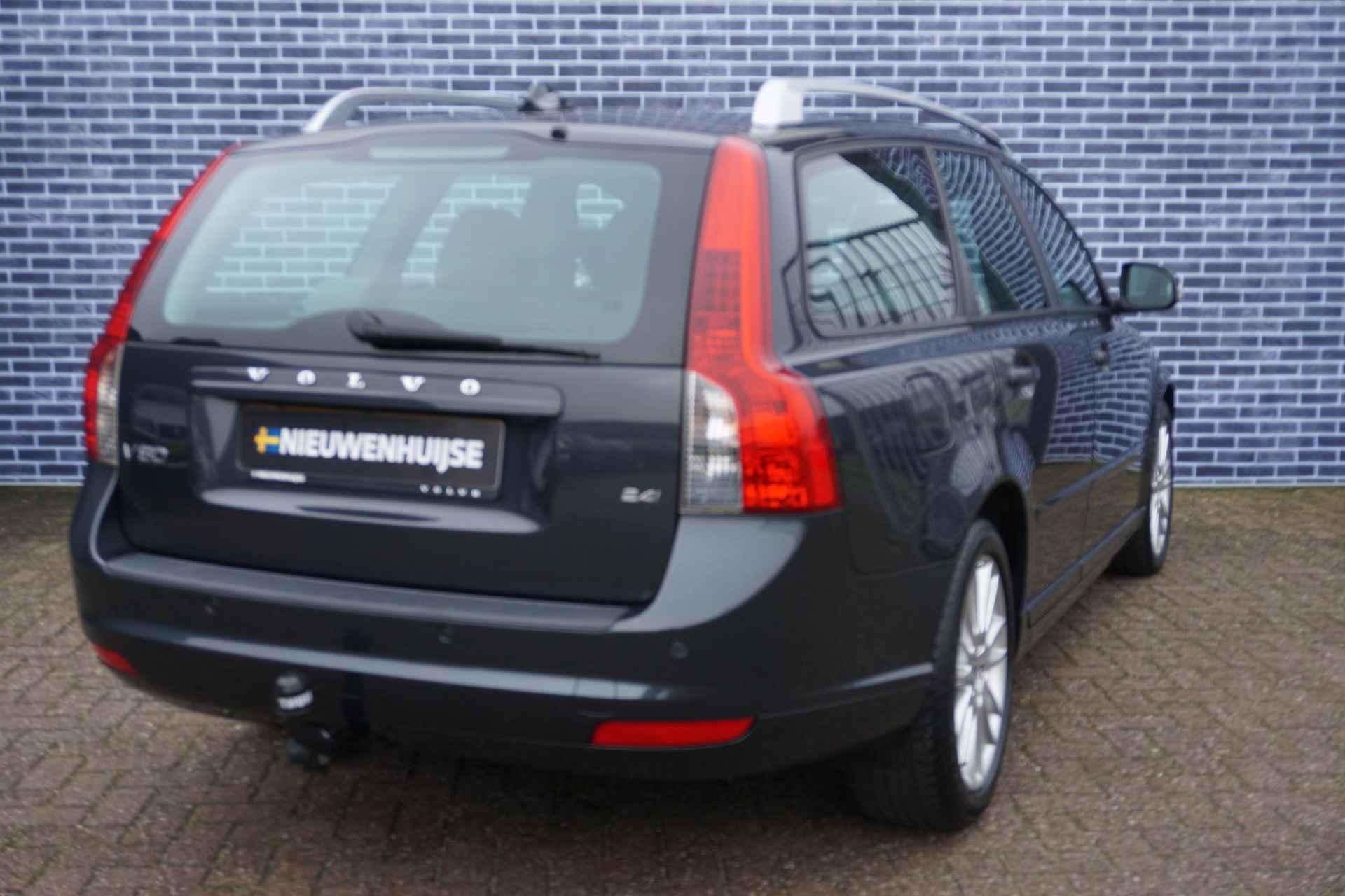 Volvo V50 2.4i Edition II 170PK | Trekhaak | Bluetooth | Parkeersensoren | Leder | Cruise Controle | High performance audio | - 4/26