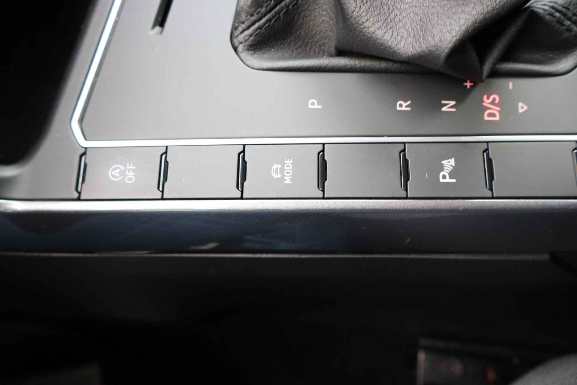 Volkswagen Polo 1.0 TSI Highline NL-Auto!! Dig.Display I Dode-Hoek I Stoelverwarming -- A.S. ZONDAG OPEN VAN 11.00 T/M 15.30 -- - 22/31