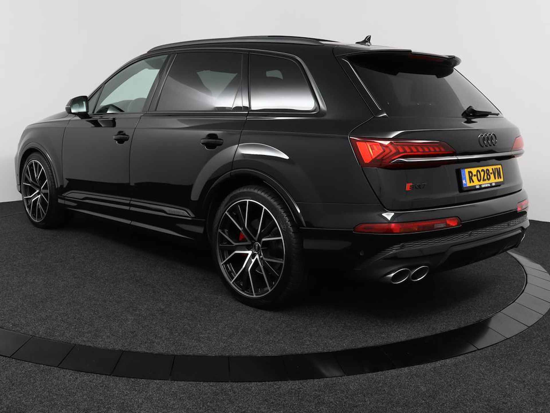 Audi SQ7 4.0 TFSi 507 pk Quattro | 7-zits | adaptive air suspension | zwart optiek | 22" - 9/59