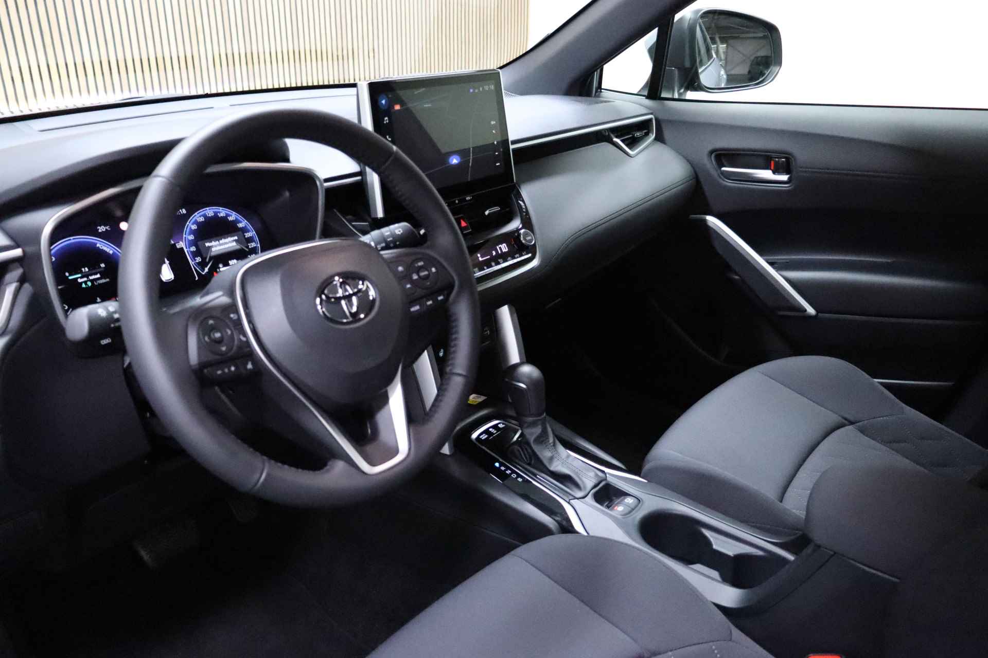 Toyota Corolla Cross 2.0 High Power Hybrid Dynamic | Direct leverbaar | Winterpakket | Navigatie | Full Led - 10/31