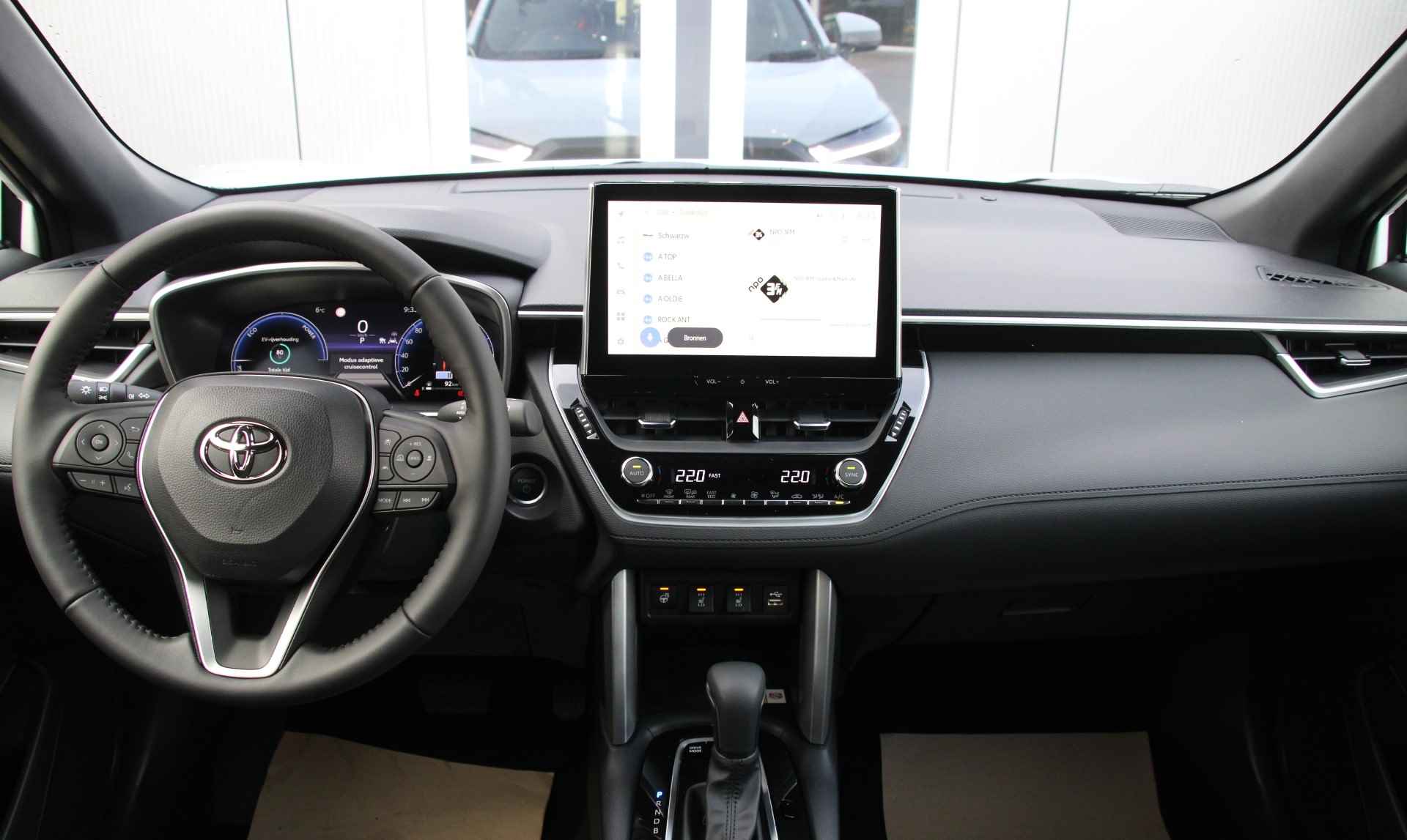 Toyota Corolla Cross 2.0 High Power Hybrid Dynamic | Direct leverbaar | Winterpakket | Navigatie | Full Led - 11/31