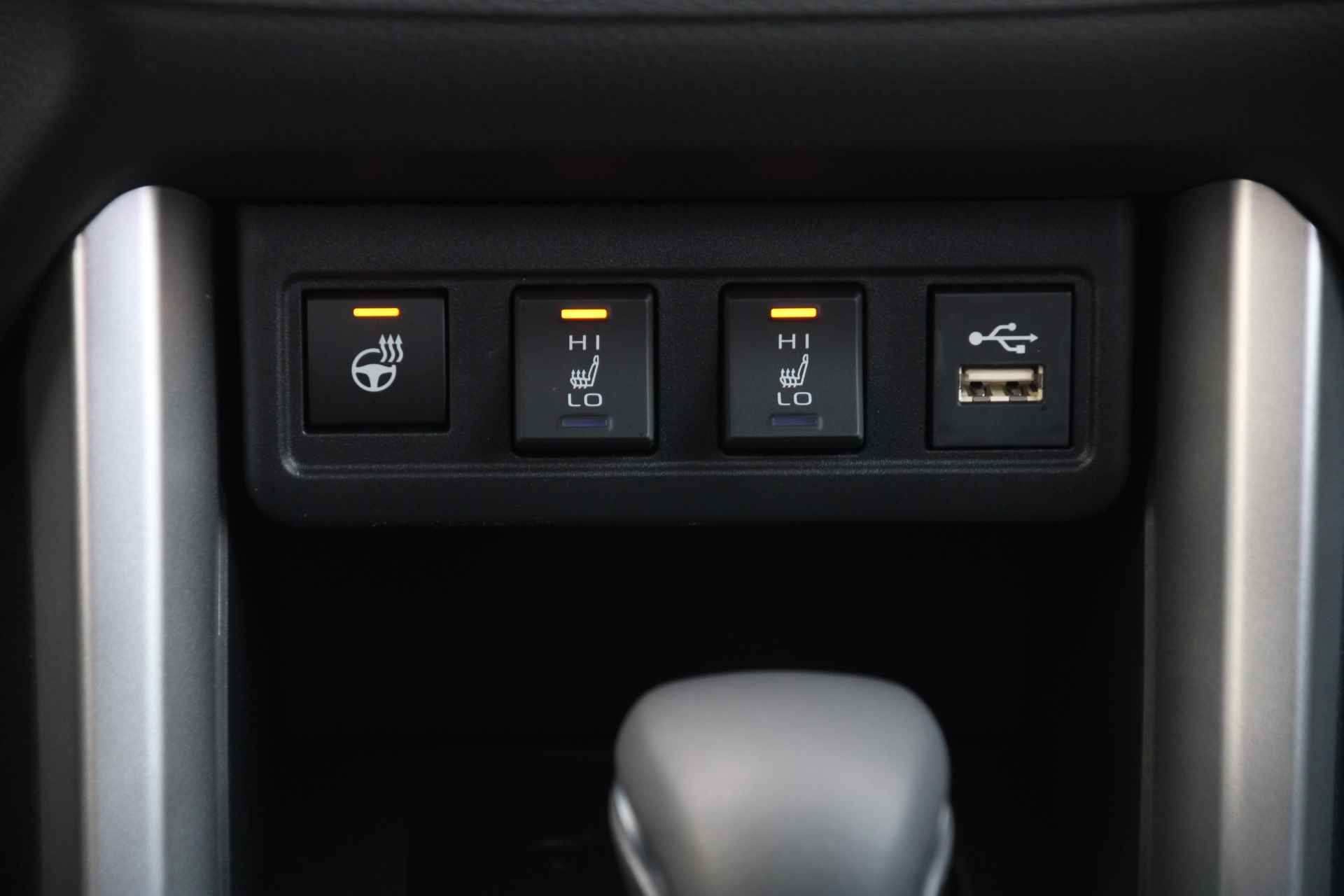 Toyota Corolla Cross 2.0 High Power Hybrid Dynamic | Direct leverbaar | Winterpakket | Navigatie | Full Led - 23/31