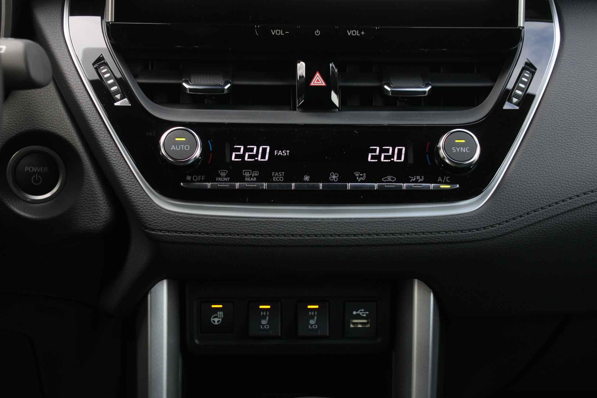 Toyota Corolla Cross 2.0 High Power Hybrid Dynamic | Direct leverbaar | Winterpakket | Navigatie | Full Led - 25/31