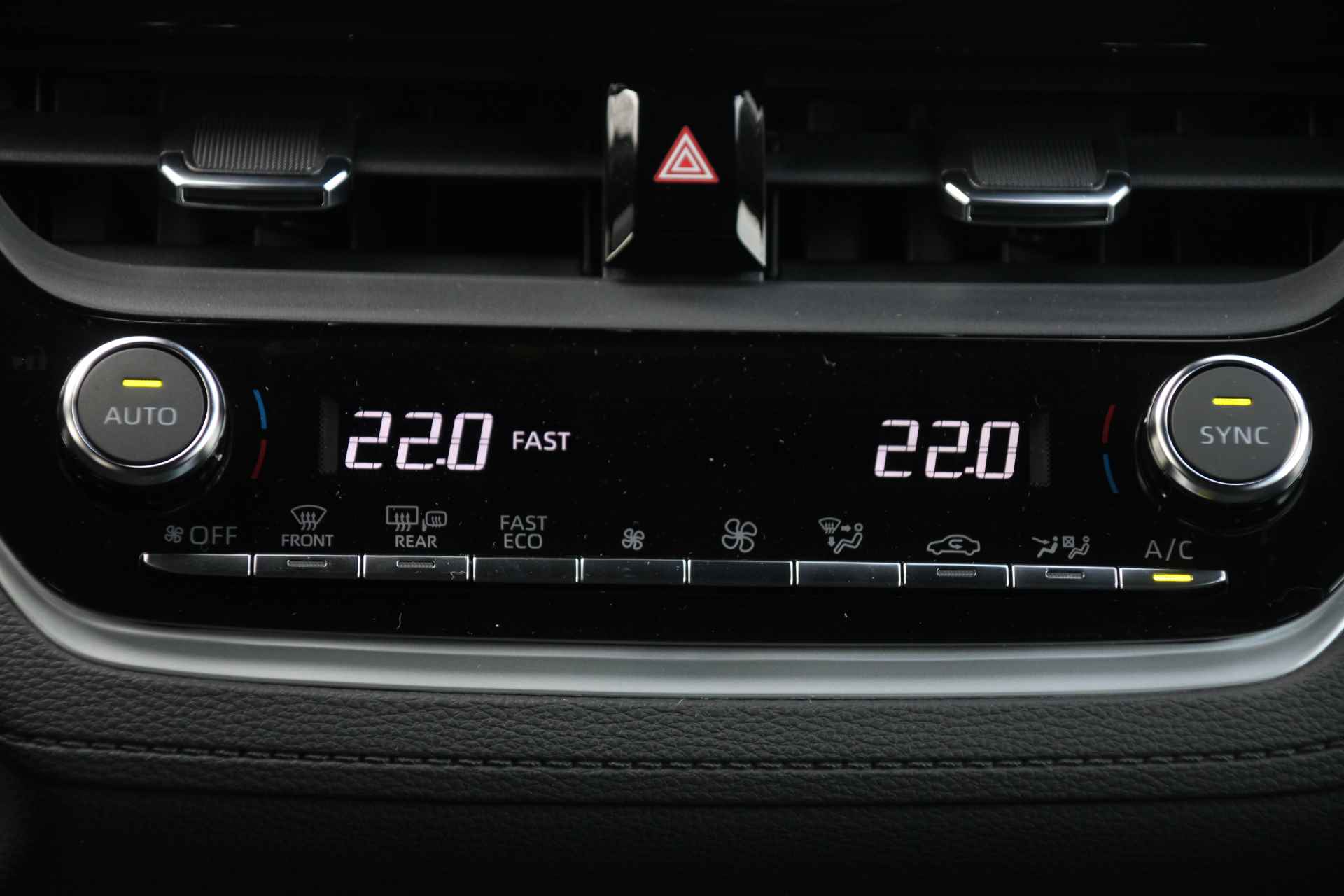 Toyota Corolla Cross 2.0 High Power Hybrid Dynamic | Direct leverbaar | Winterpakket | Navigatie | Full Led - 26/31