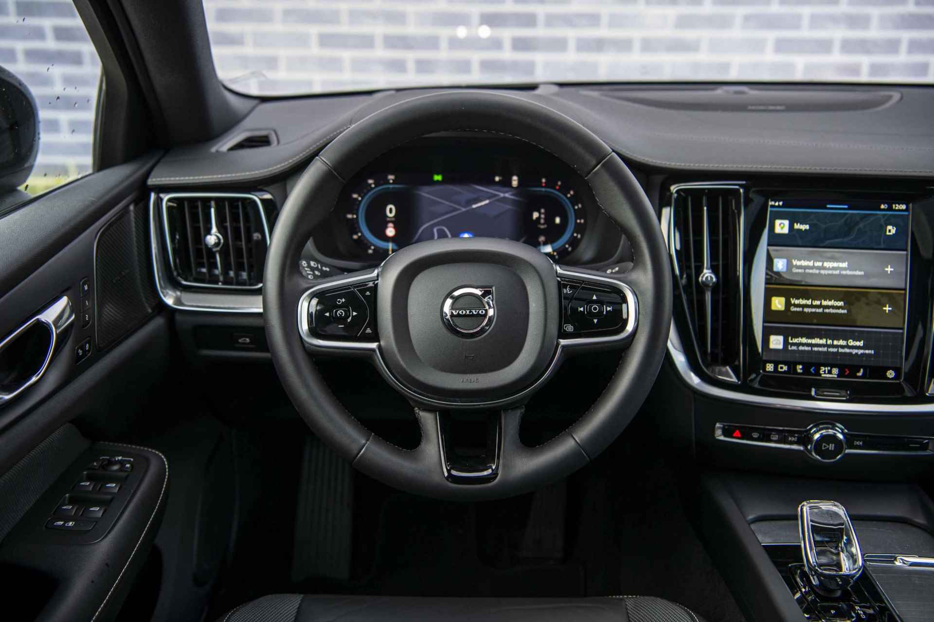 Volvo S60 2.0 B4 Ultimate Dark | Panoramadak | Head-up display | Adaptive cruise control | Stoel- en stuurverwarming | Harman & Kardon | Adaptieve LED koplampen - 4/40