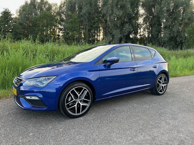 SEAT Leon 1.5 TSI 150PK FR Business Intense  Apple carplay / Android auto | Navigatie | Camera | Pdc V+A | Cruise control | Stoelverw. | NAP | Rijklaar prijs!