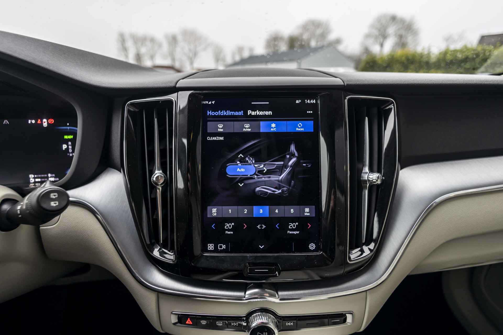 Volvo XC60 2.0 T6 Plug-in hybrid AWD Inscription | Pano | Camera | Volleder | LED - 31/42