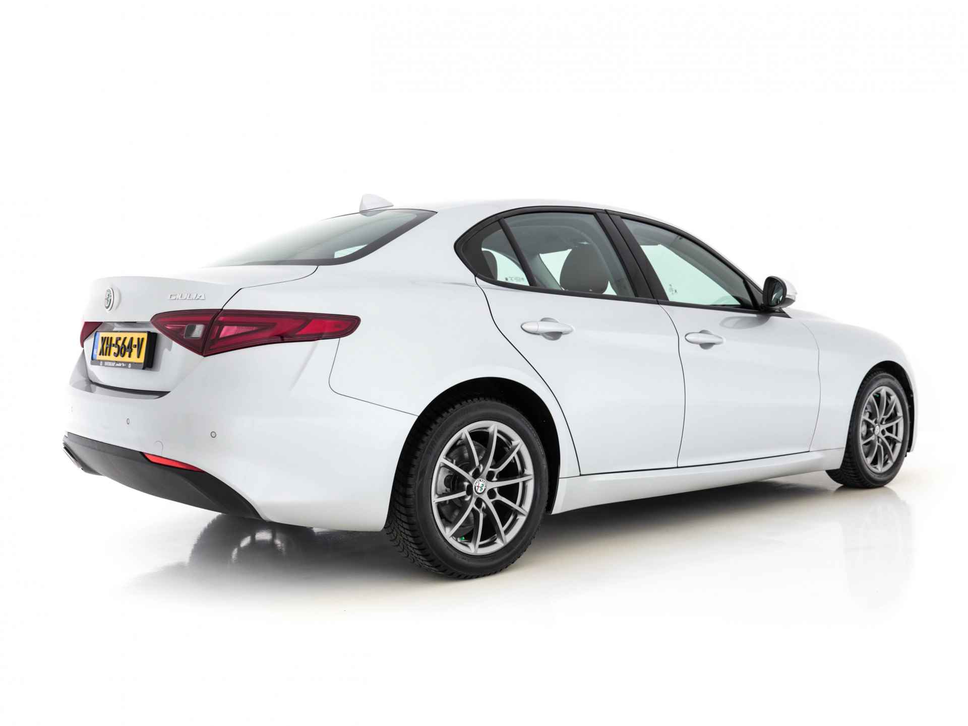 Alfa Romeo Giulia 2.2 Aut. *FULL-LED | NAVI-FULLMAP | LEATHER-MICROFIBRE | LANE-ASSIST |  ADAPTIVE-CRUISE | DAB | APP.CONNECT |  PDC | ECC | COMFORT-SEATS | 17"ALU * - 6/26