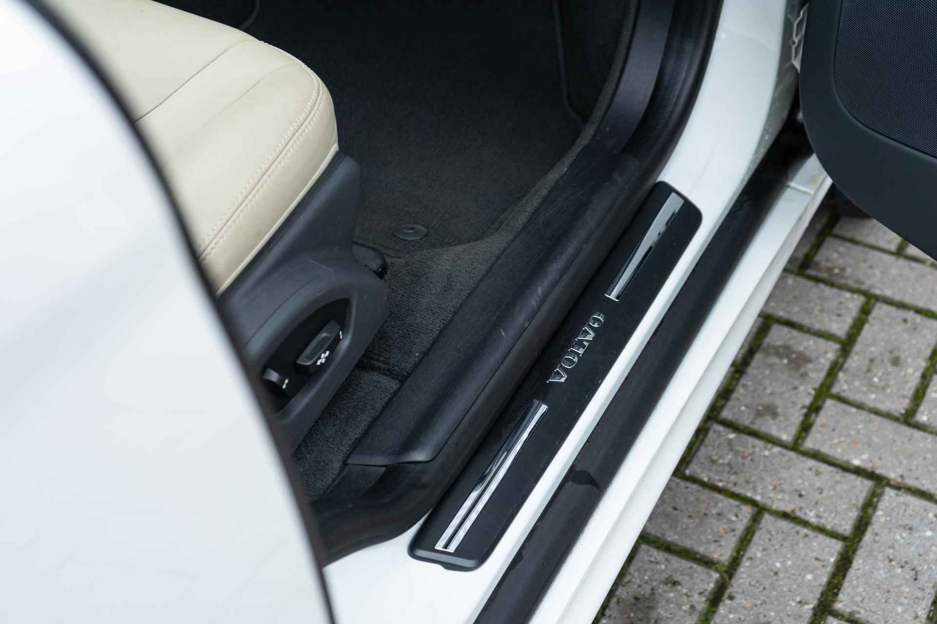 Volvo XC60 T5 FWD Polar+ | Stoelverwarming | Schuif-/Kanteldak | Trekhaak | Elek. Achterklep | Navi | DAB | Park Assist + Camera | Memory | High Performance Audio | Standkachel - 19/22