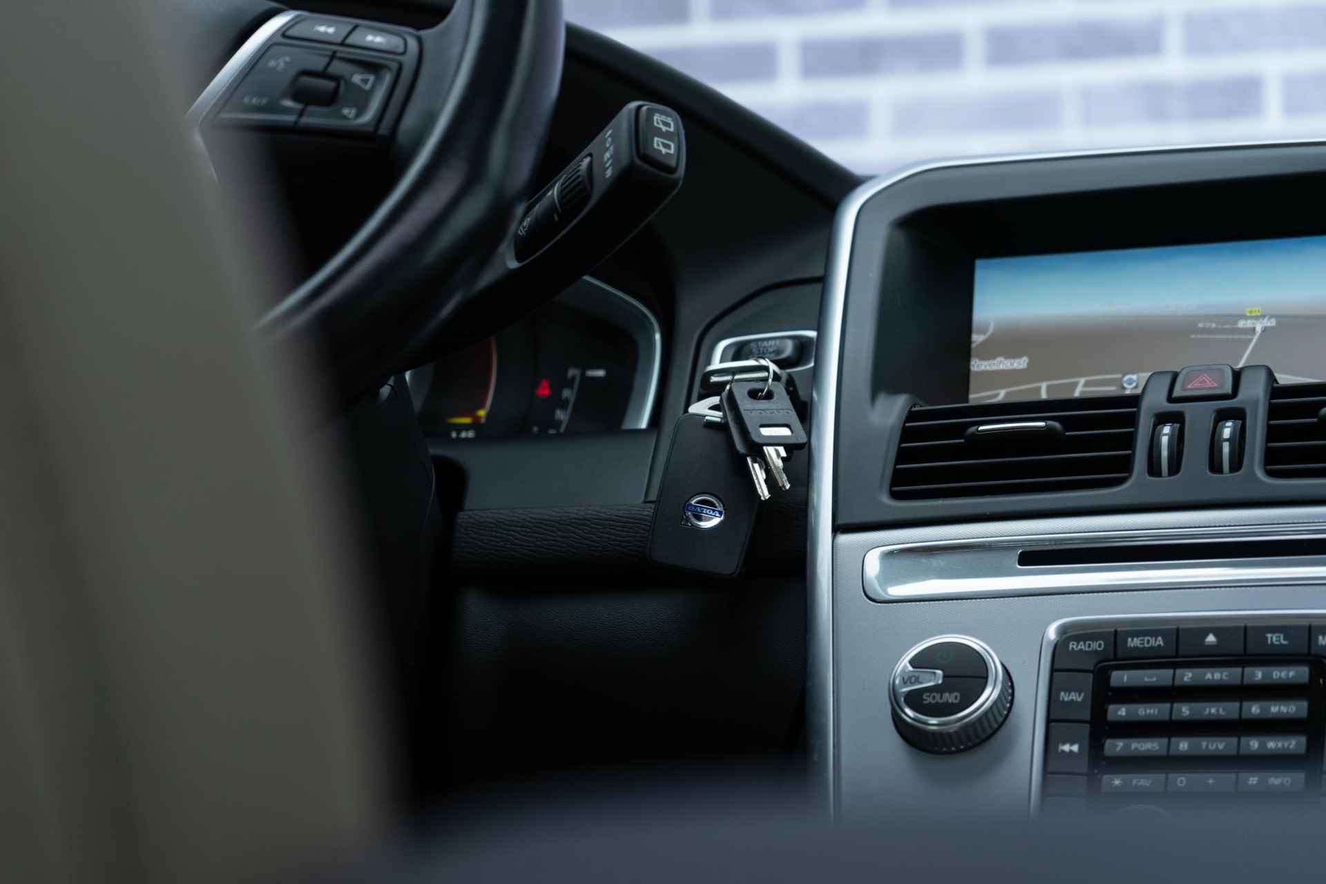 Volvo XC60 T5 FWD Polar+ | Stoelverwarming | Schuif-/Kanteldak | Trekhaak | Elek. Achterklep | Navi | DAB | Park Assist + Camera | Memory | High Performance Audio | Standkachel - 22/22
