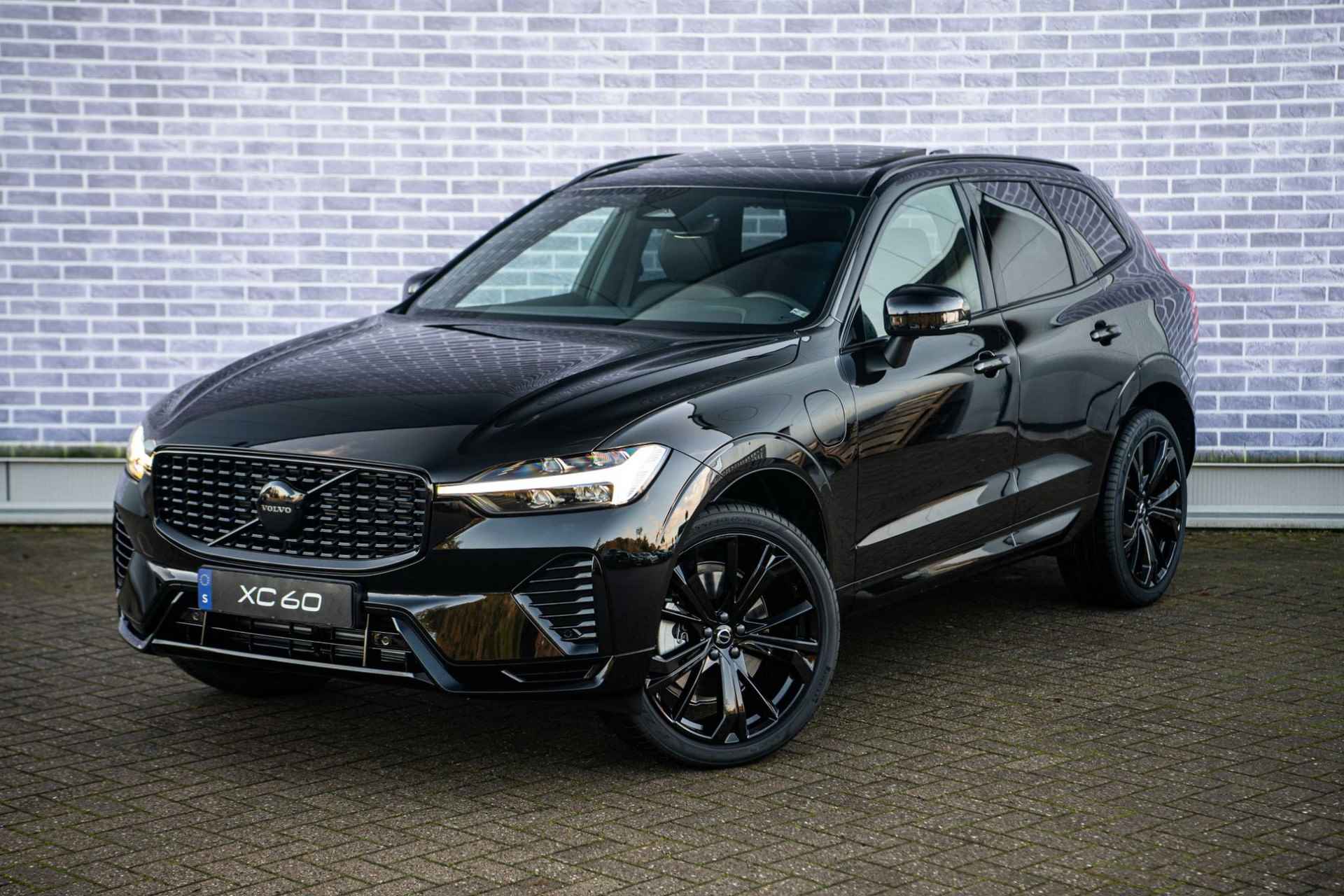 Volvo XC60 2.0 Recharge T6 AWD Plus Black Edition | Uit Voorraad Leverbaar l Harman Kardon l Power Seats l Driver Assist l Donker Glas l - 16/38