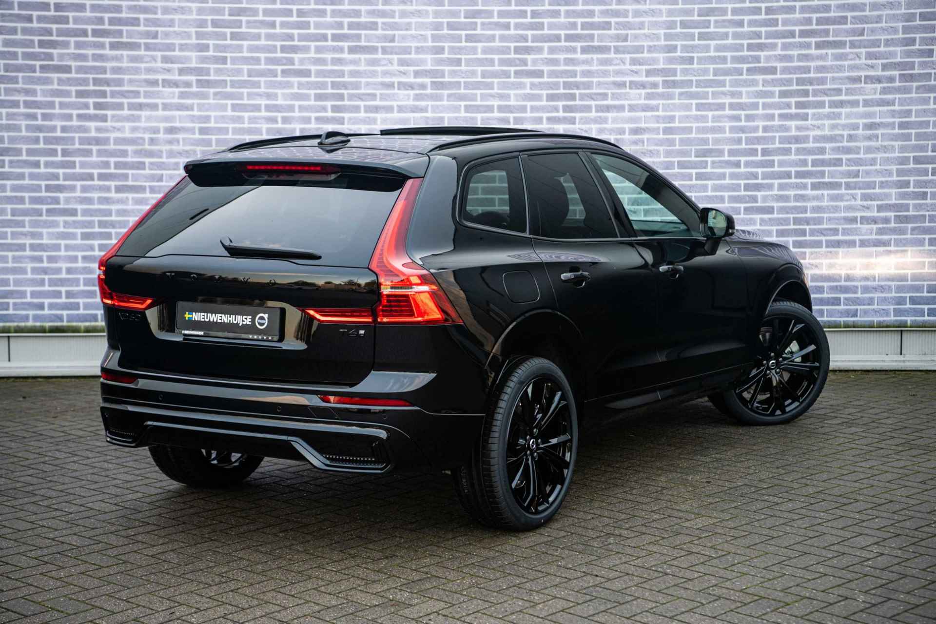 Volvo XC60 2.0 Recharge T6 AWD Plus Black Edition | Uit Voorraad Leverbaar l Harman Kardon l Power Seats l Driver Assist l Donker Glas l - 17/38