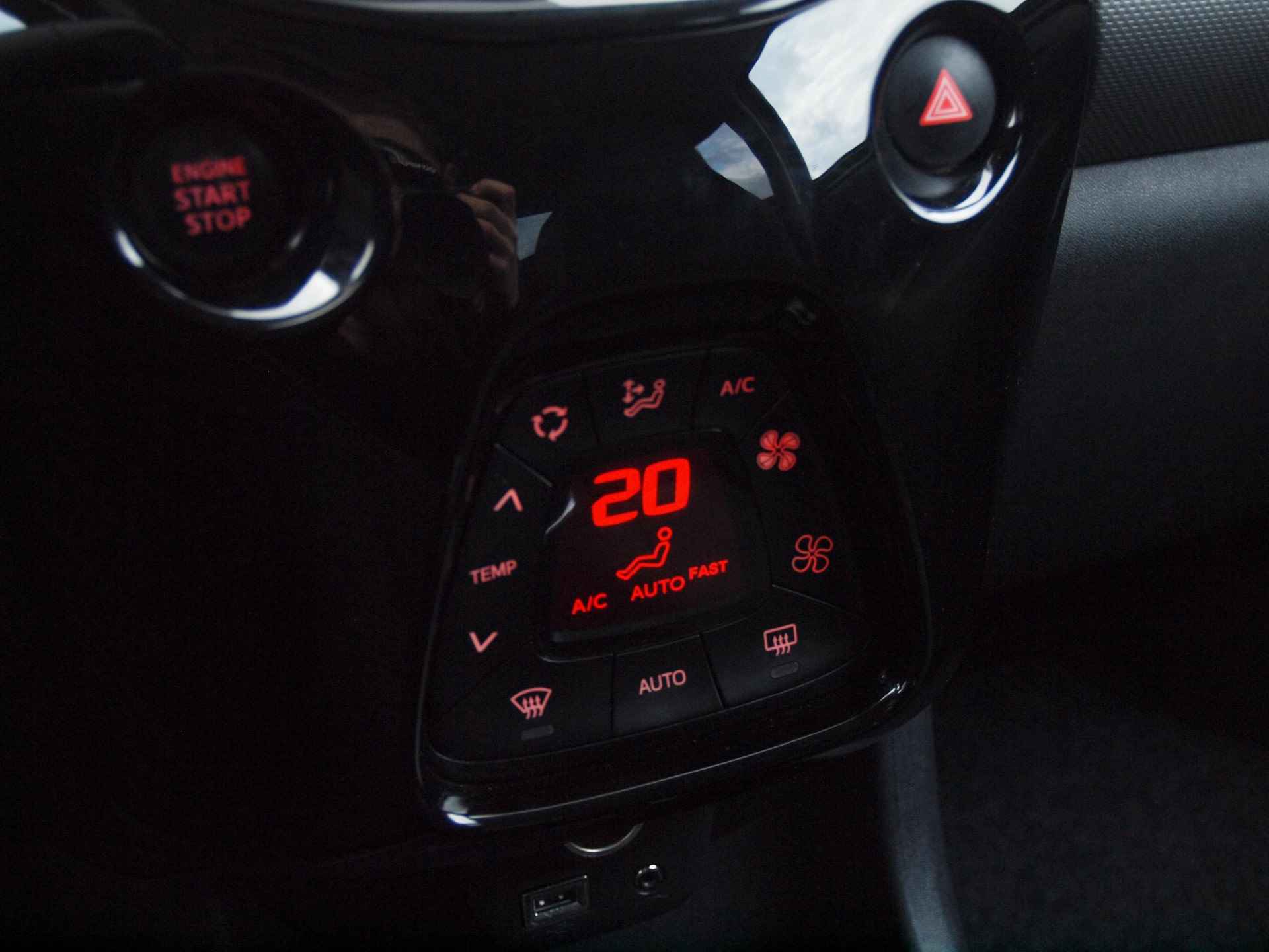 Peugeot 108 1.0 e-VTi Allure | Camera | Apple Carplay | DAB | Airco | 15 inch | - 18/24