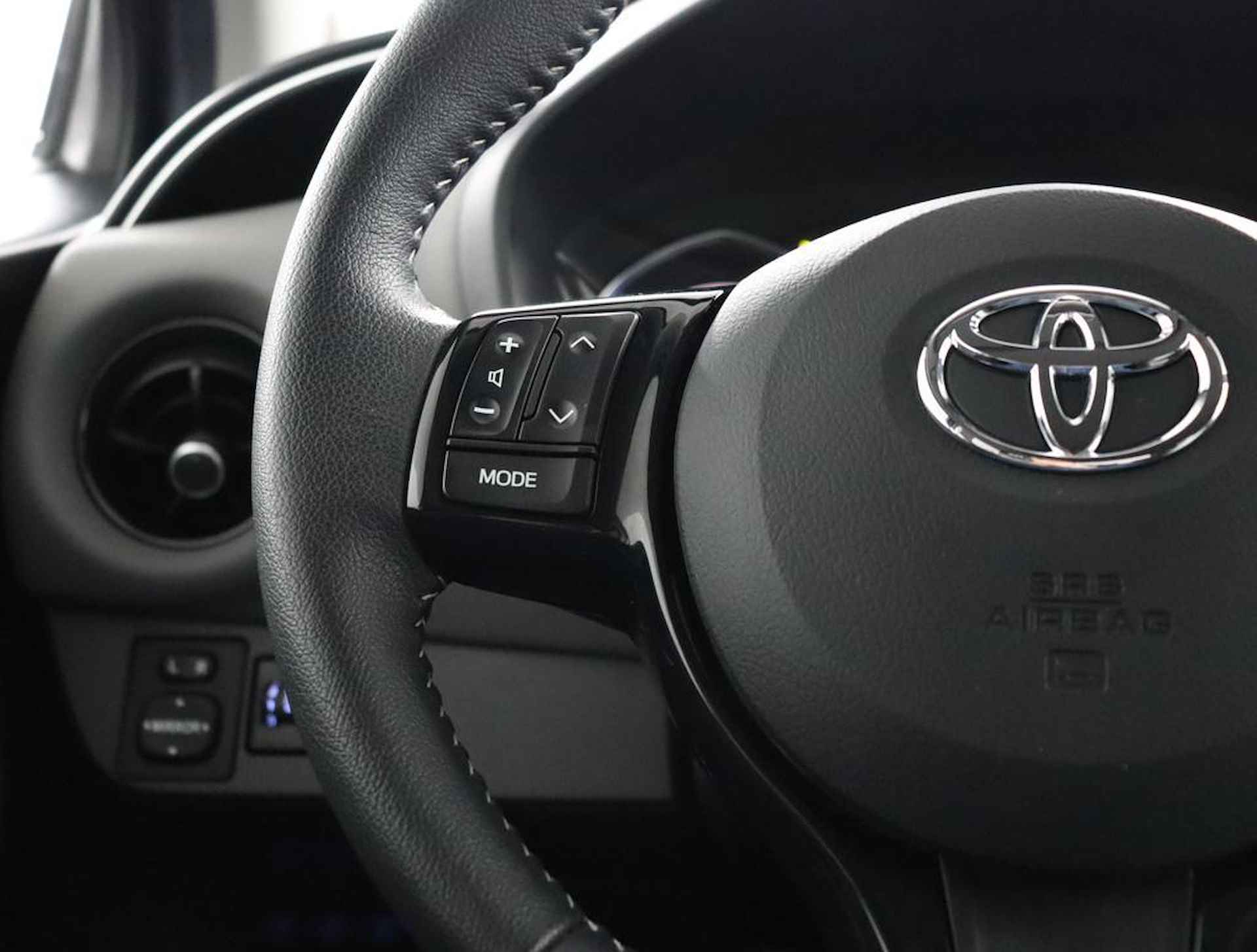 Toyota Yaris 1.5 Hybrid Executive | Navigatie | Climate control | Cruise control | - 19/50