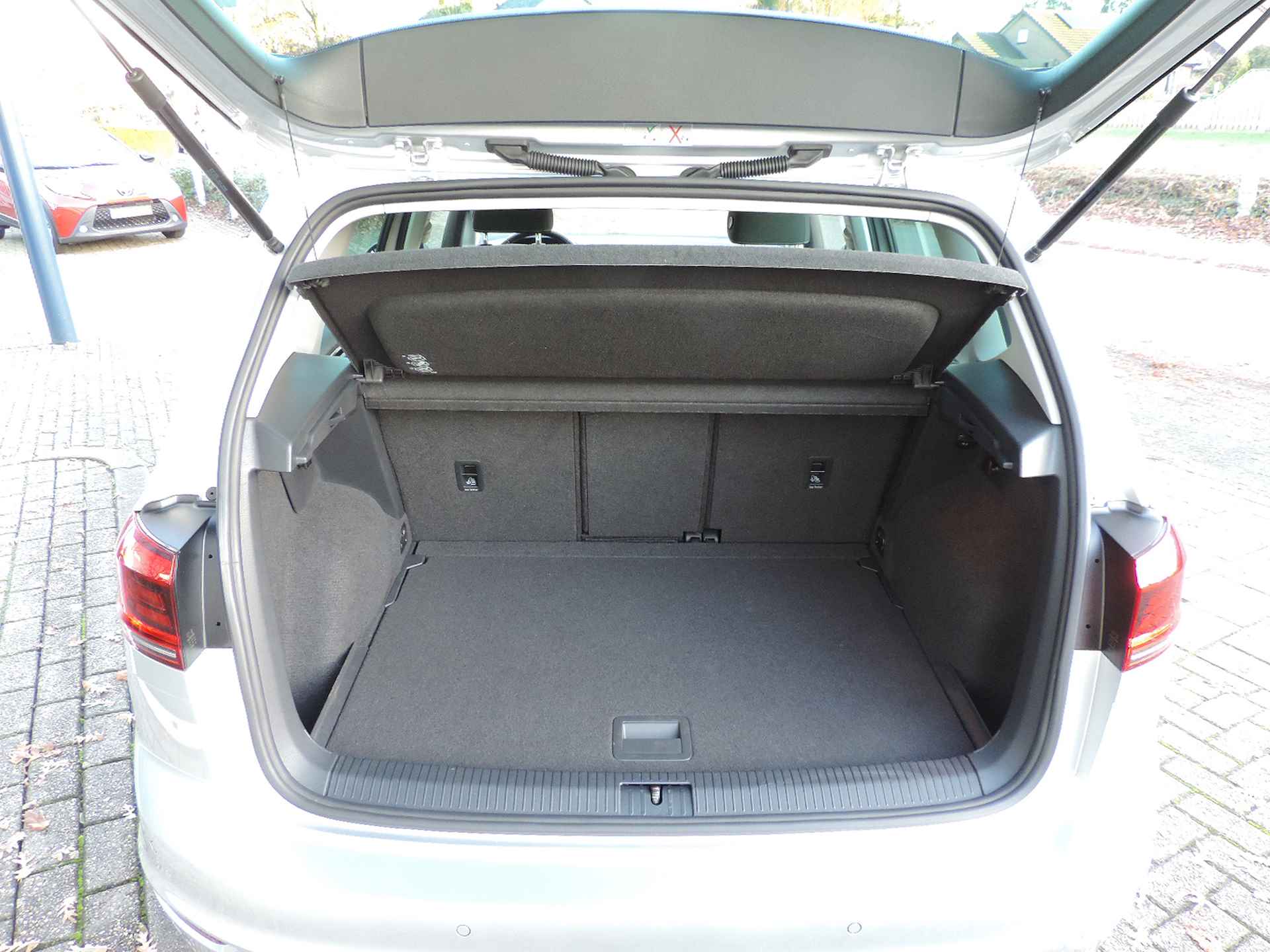 Volkswagen Golf Sportsvan 1.5 TSI 150PK ACT Highline DSG - Business Premium | Nav | Led | PDC v+a | Massage | Afn. trekh. - 32/39